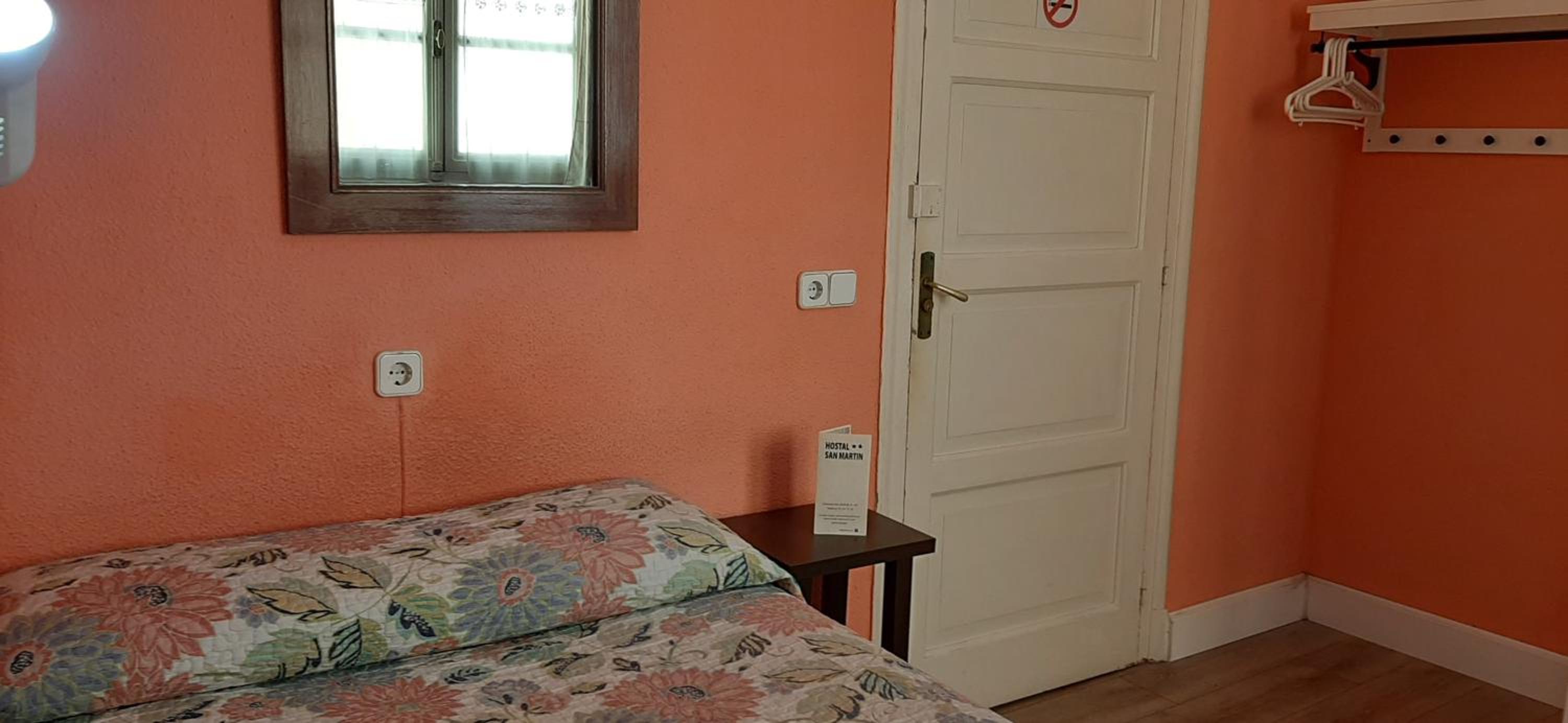 Habitación individual con baño compartido