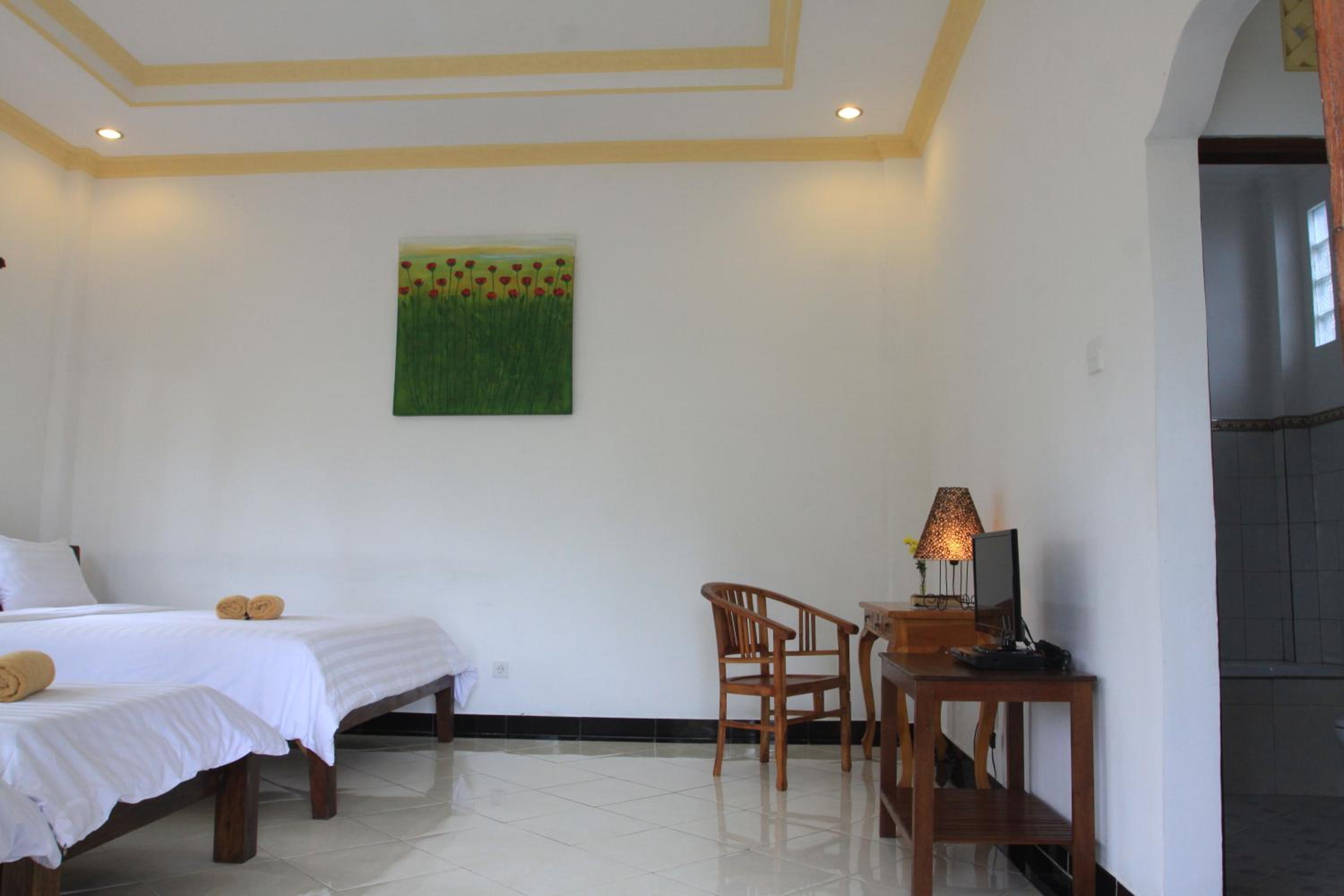 Family Room - Photo 10