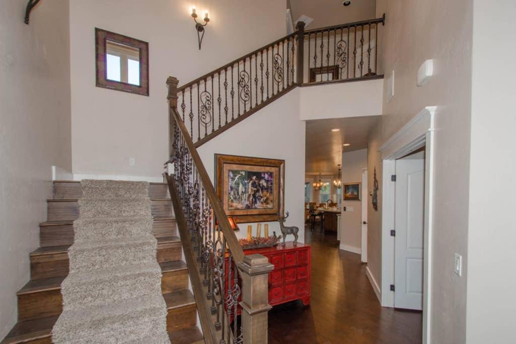 Six-Bedroom House - Photo 20