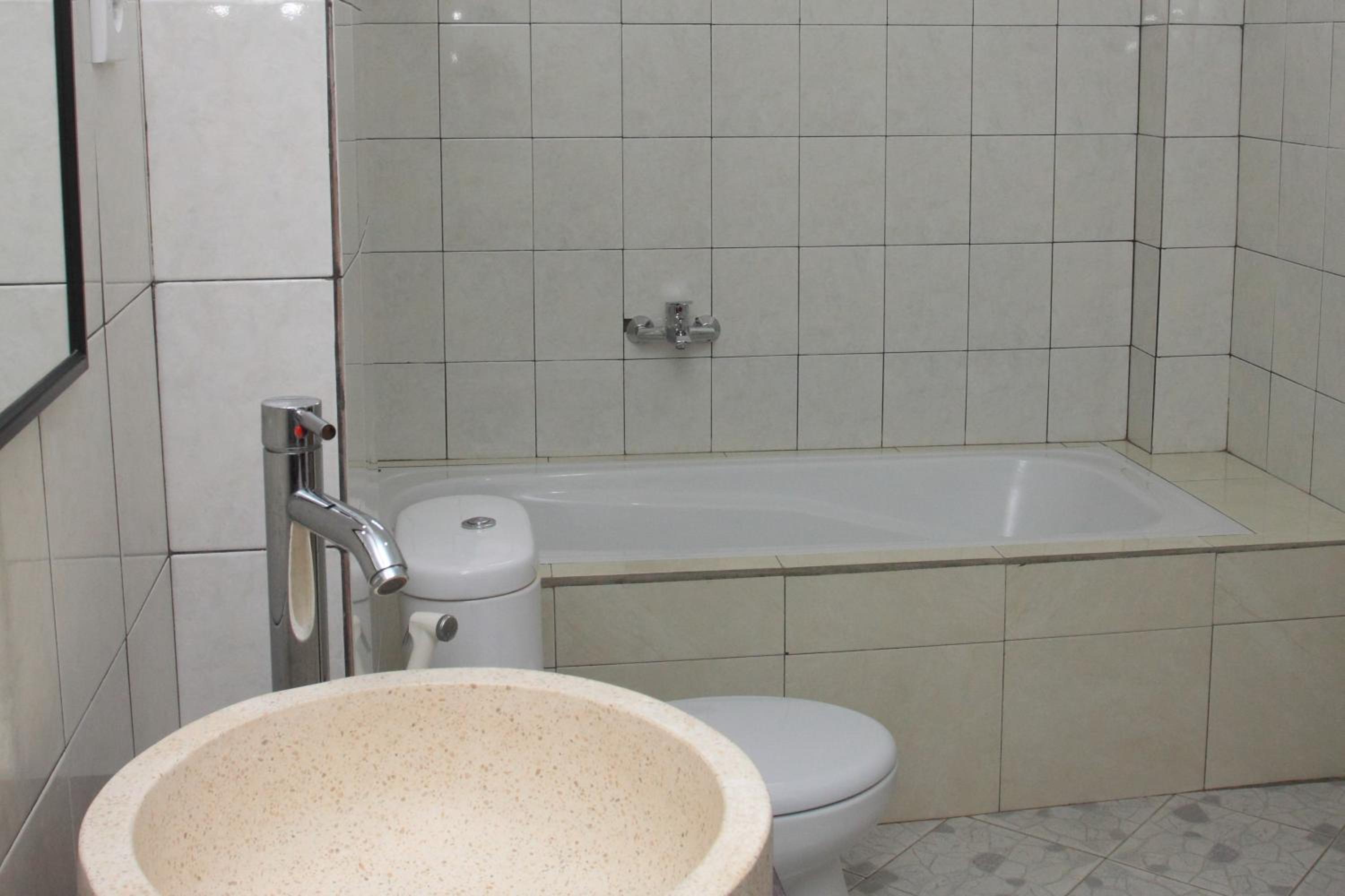 Standard Double or Twin Room - Photo 5