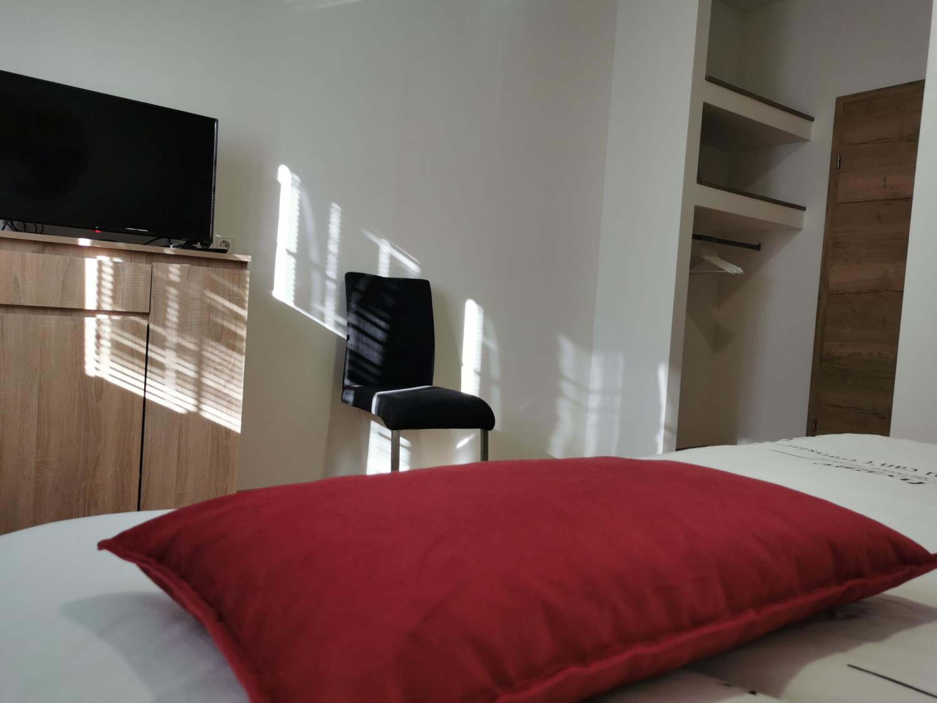 Twin Room - Photo 5