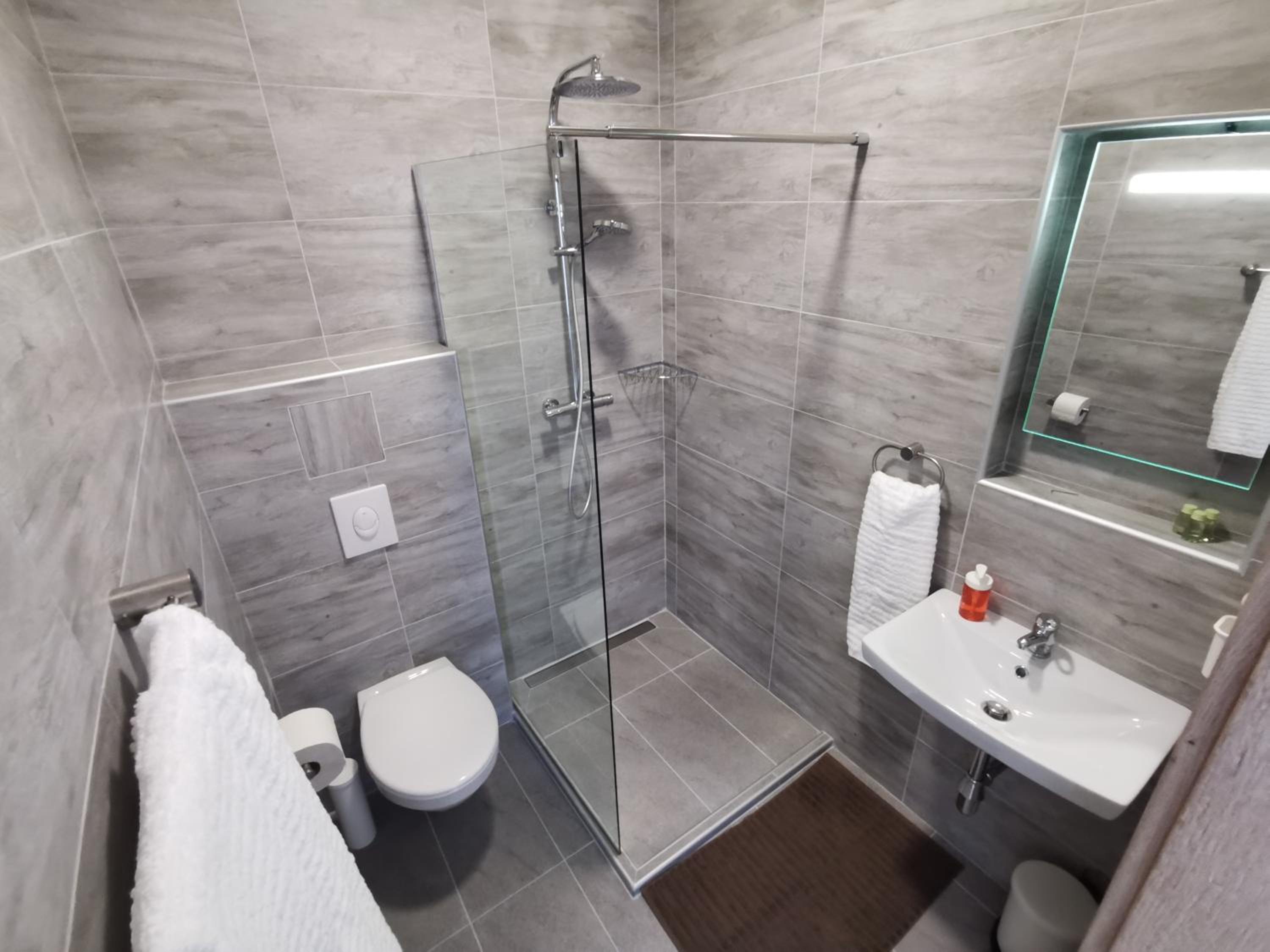 Twin Room - Photo 4