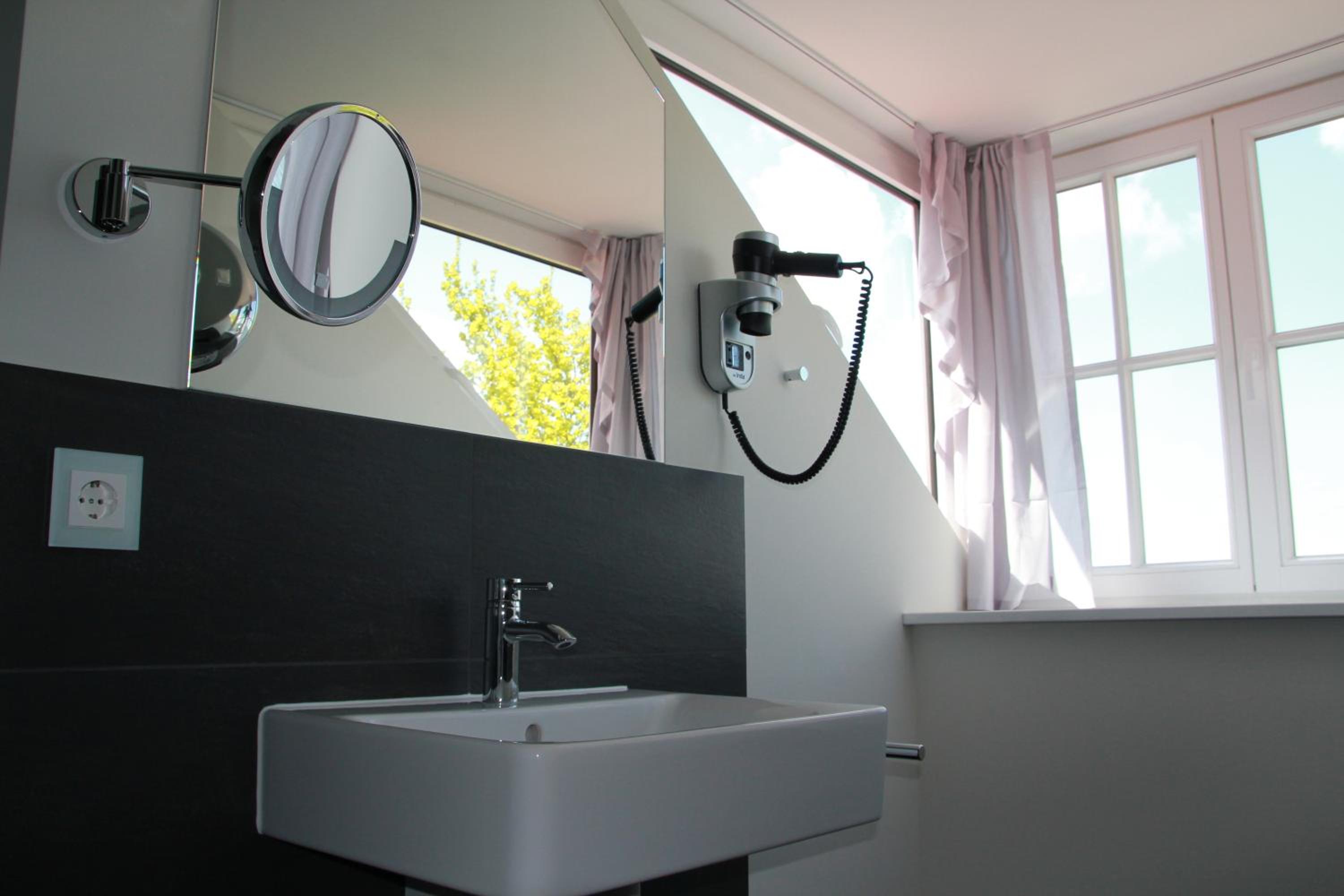 Suite thumbnail 5