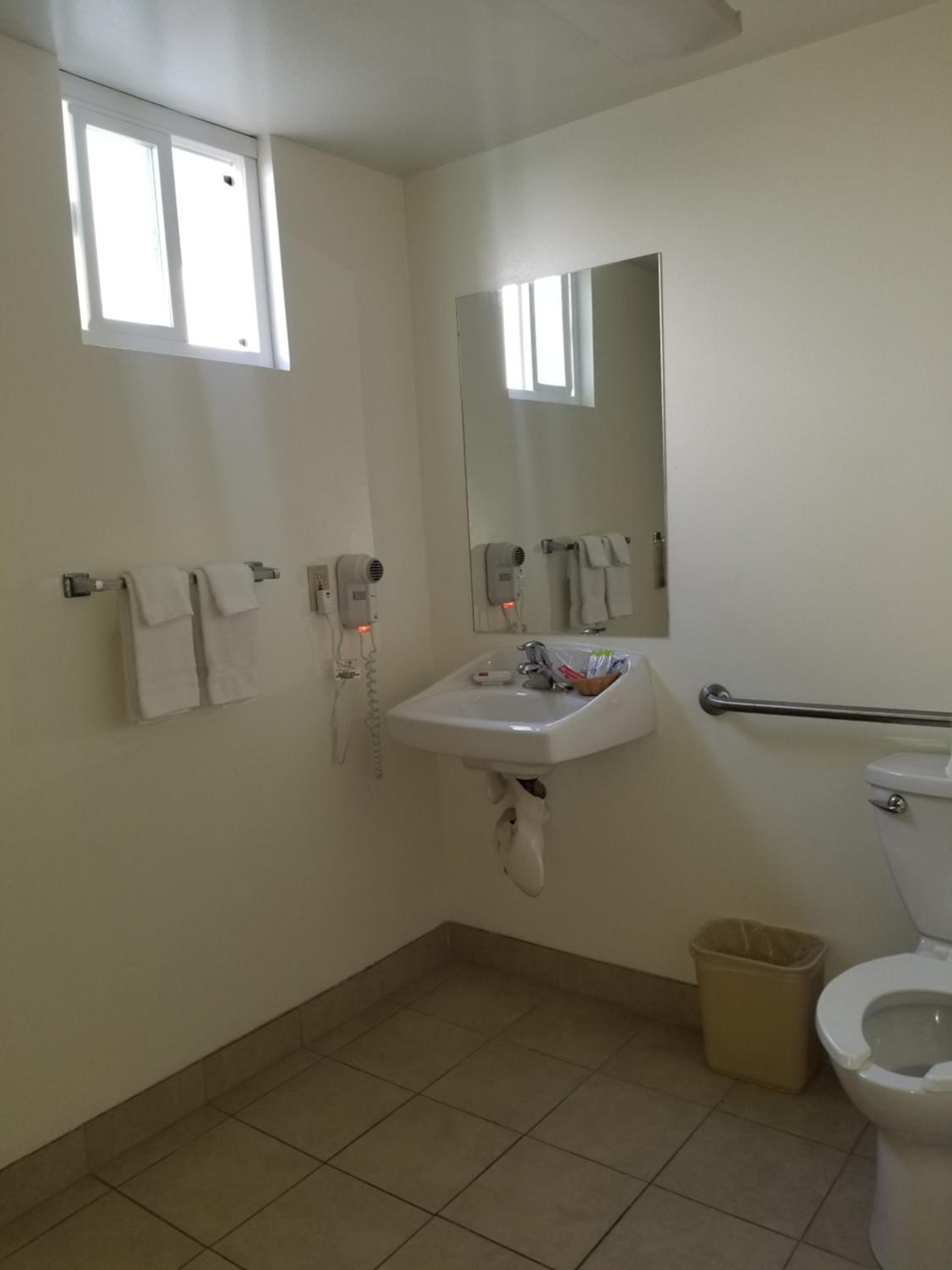 Queen Room - Mobility Access/Non-Smoking