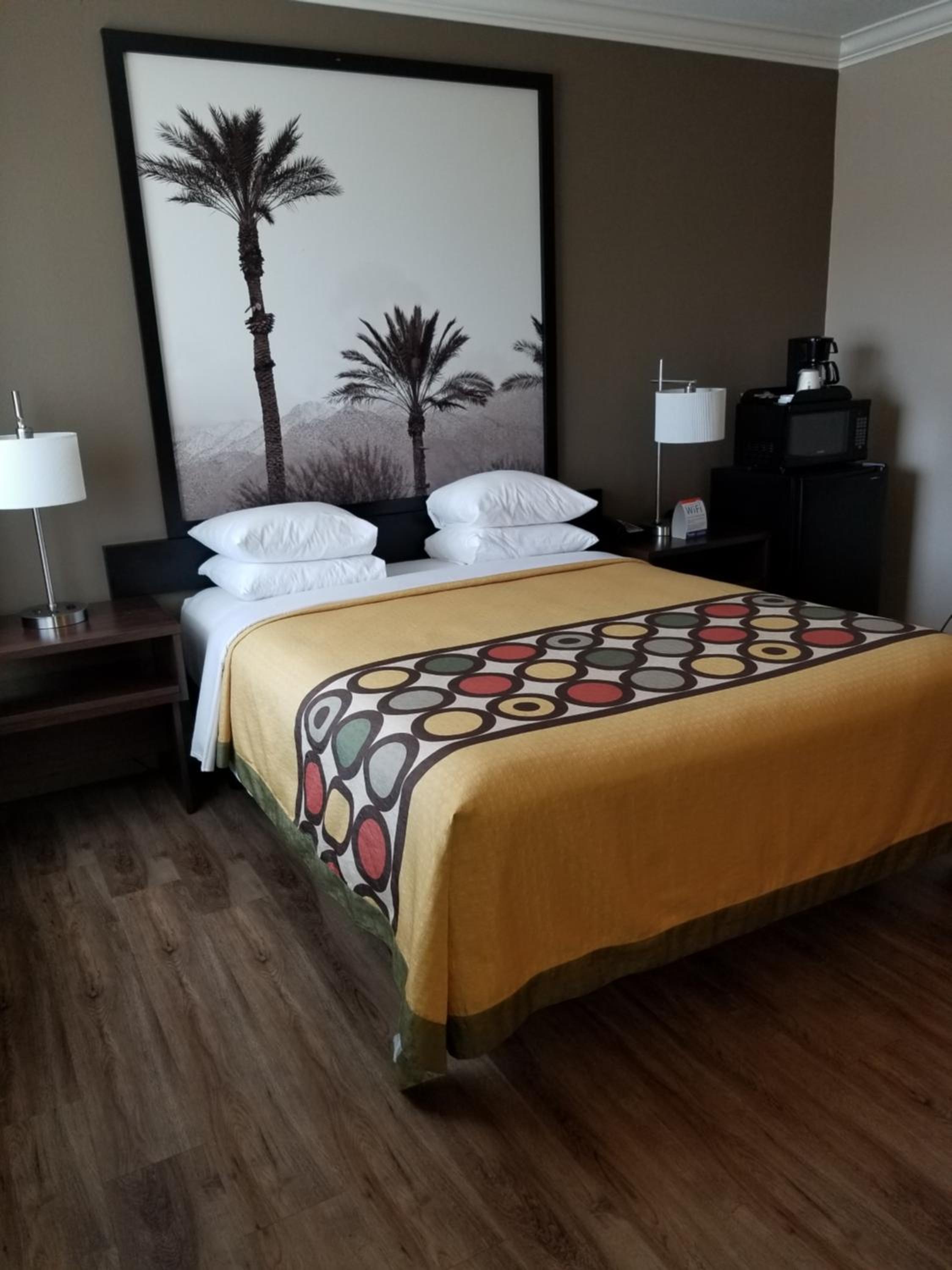 Queen Room - Mobility Access/Non-Smoking