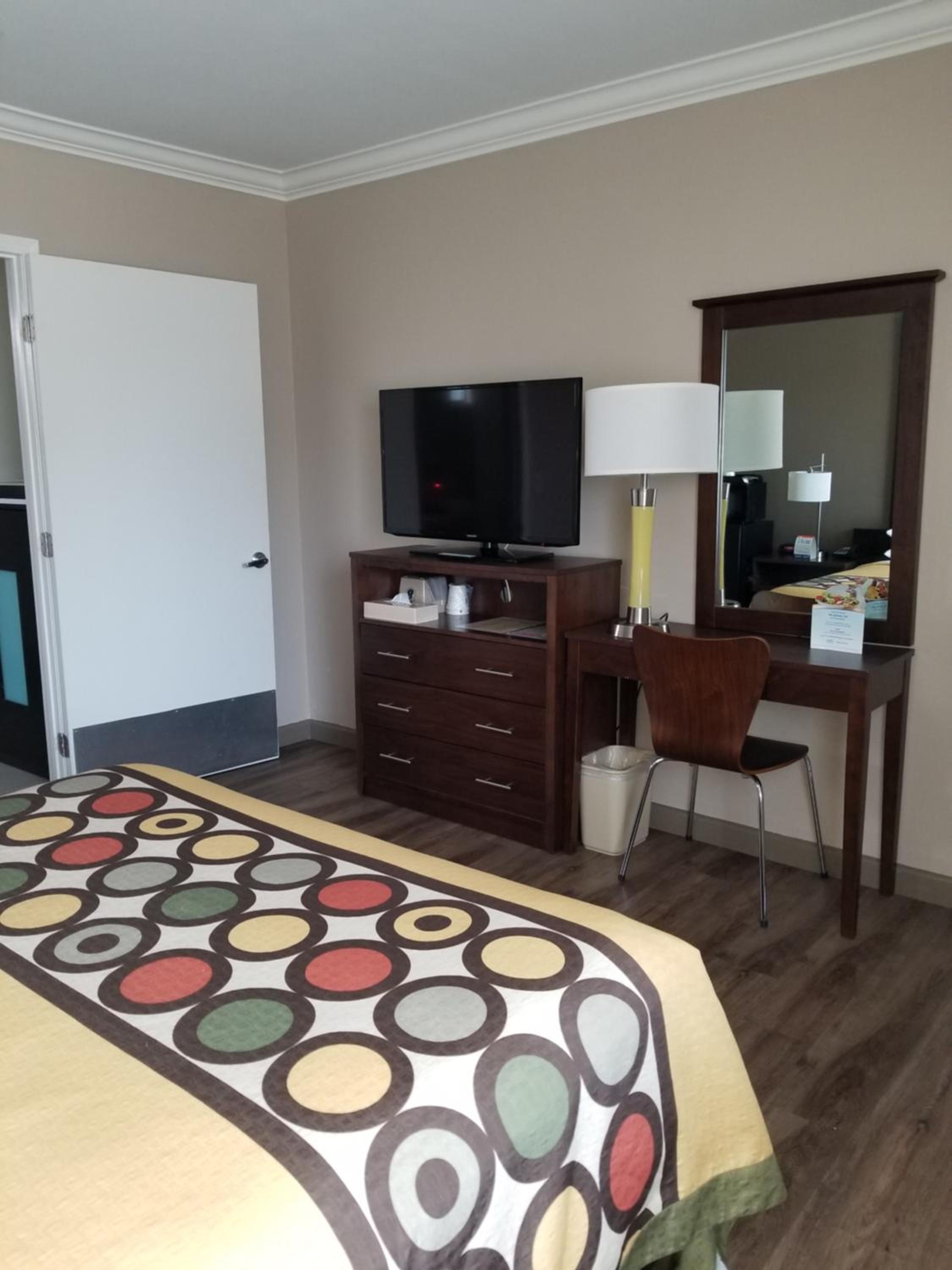 Queen Room - Mobility Access/Non-Smoking