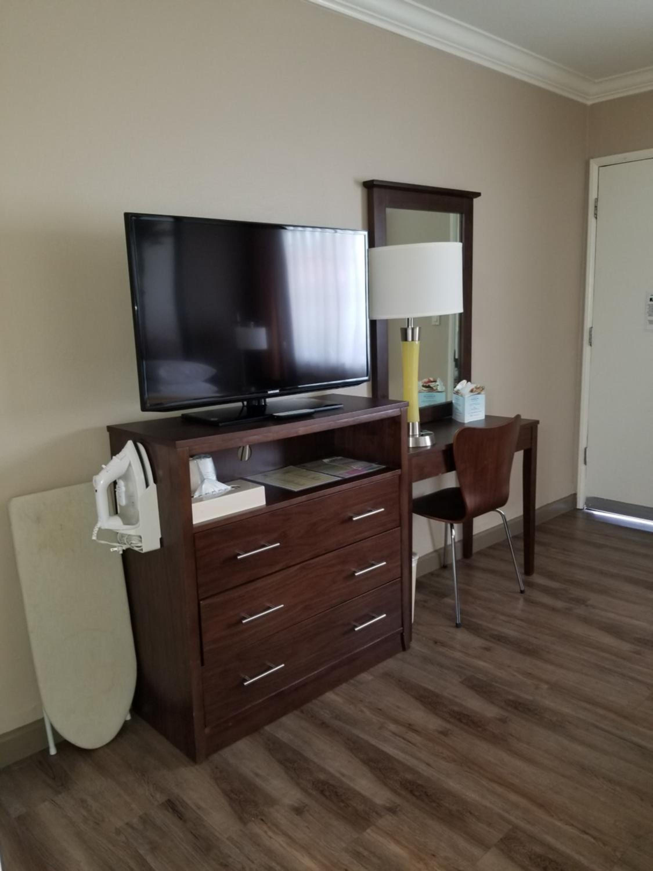 Queen Room - Mobility Access/Non-Smoking