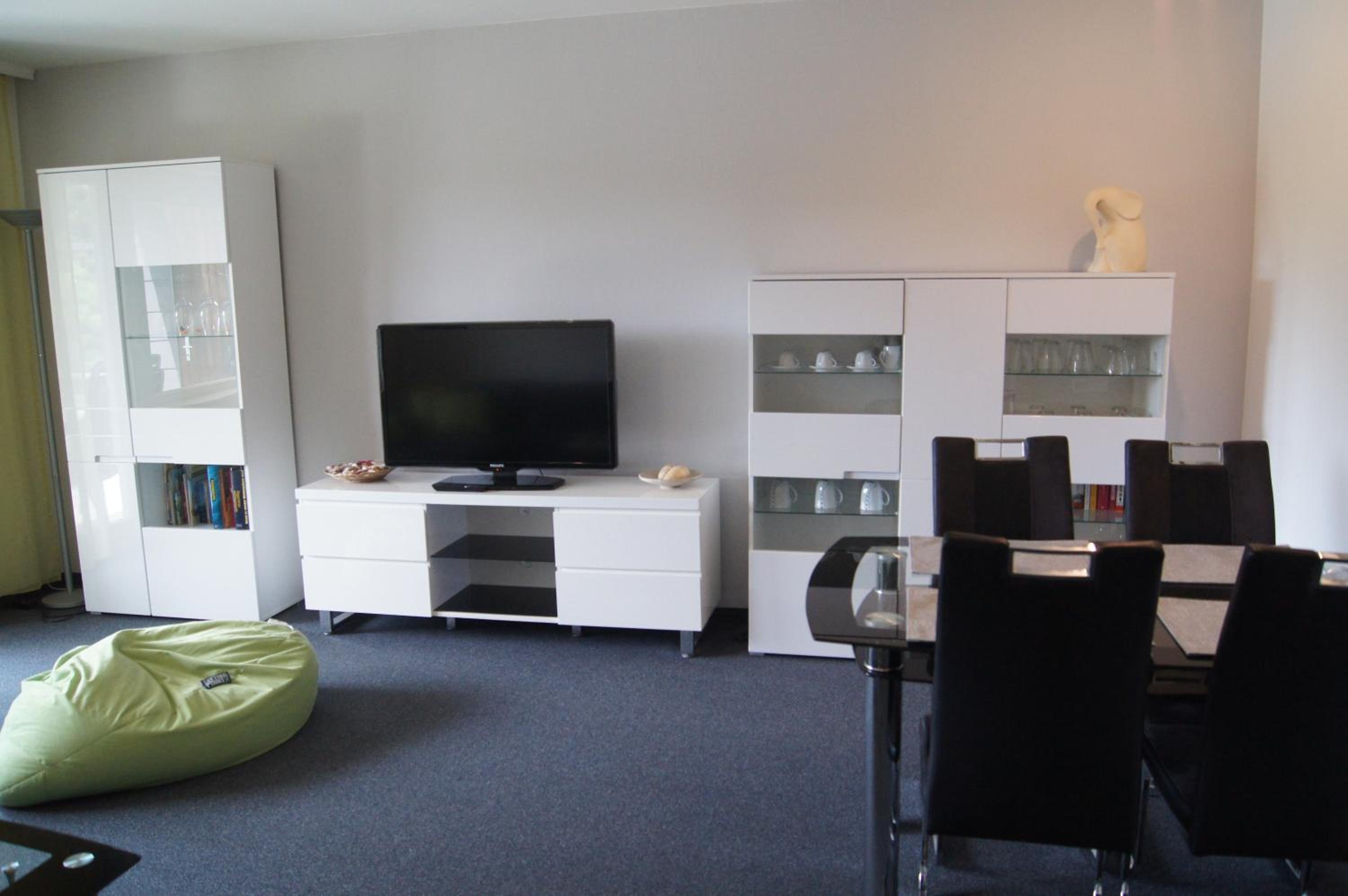 One-Bedroom Apartment photo 1