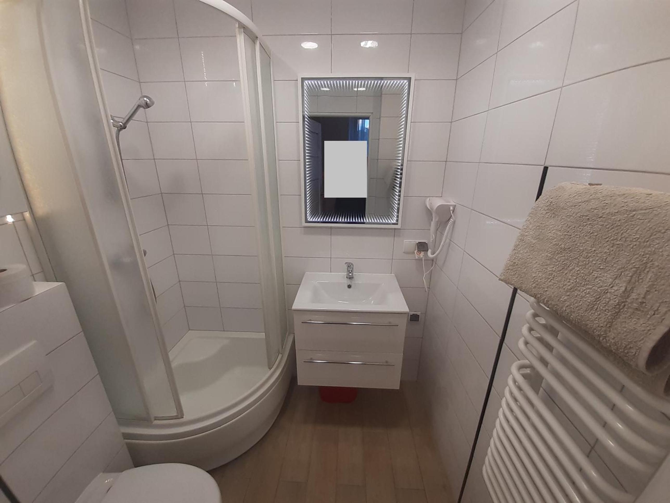 One-Bedroom Apartment - Photo 2