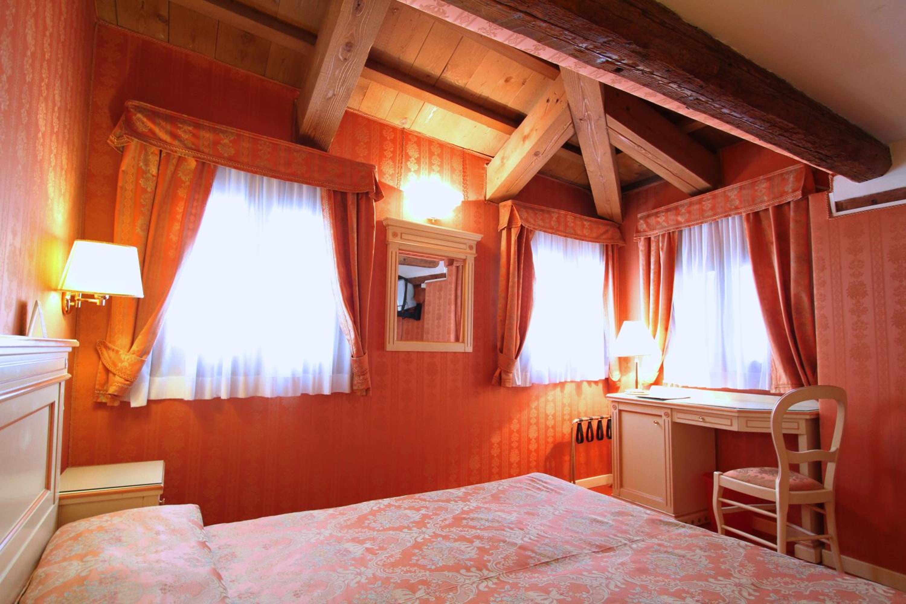 Classic Double or Twin Room photo 2