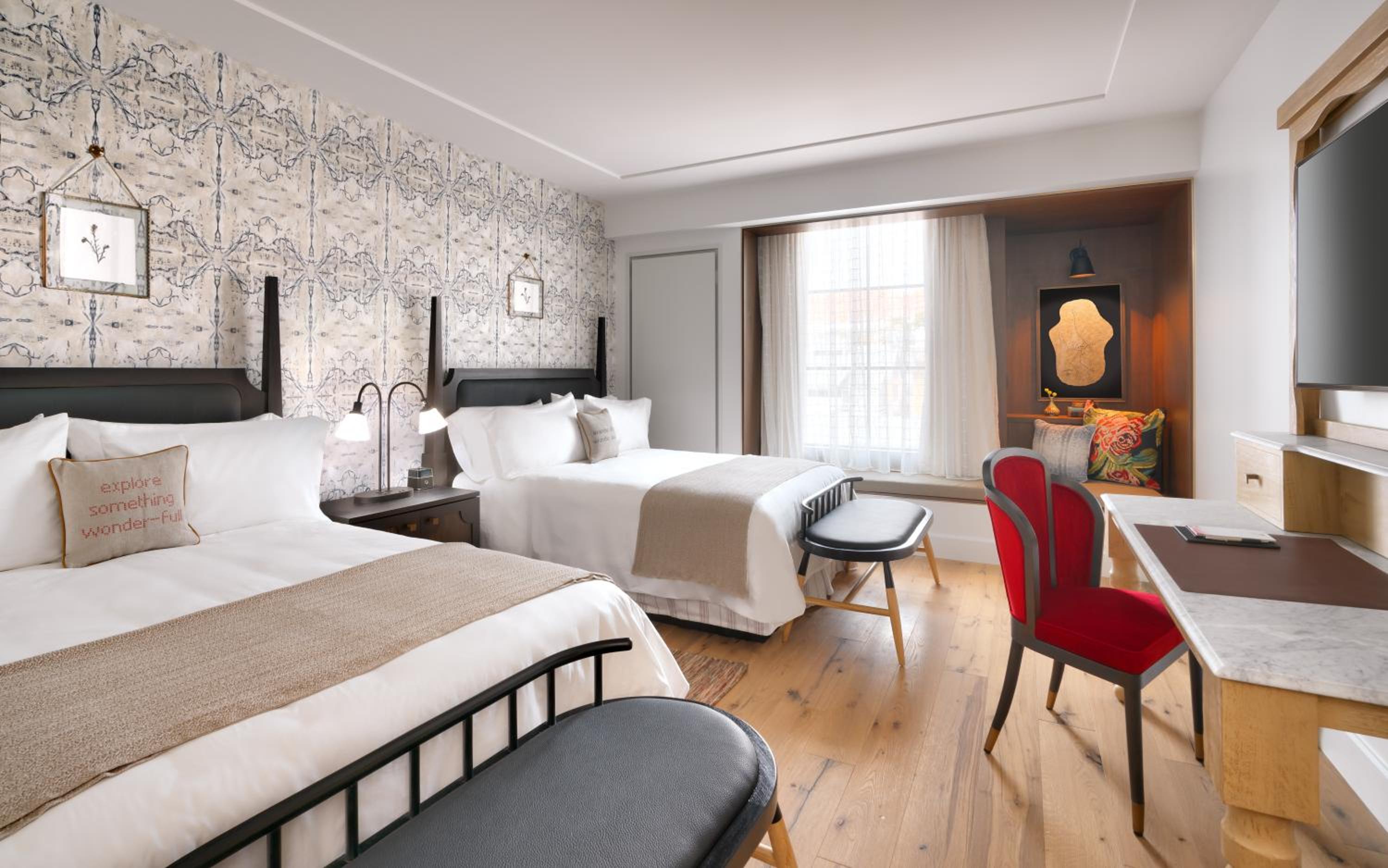 Guest room, 2 Queen, City view - Photo 1