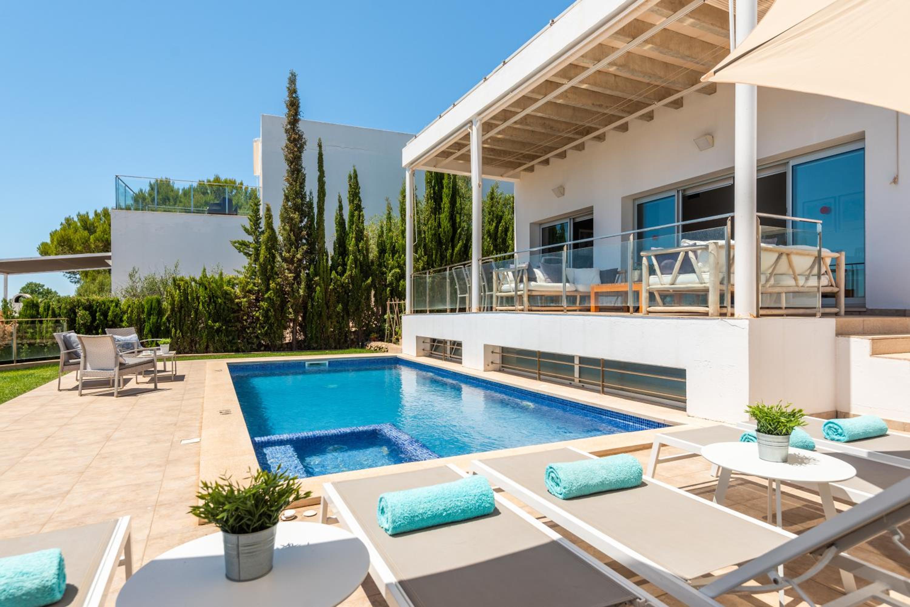 Villa photo 3