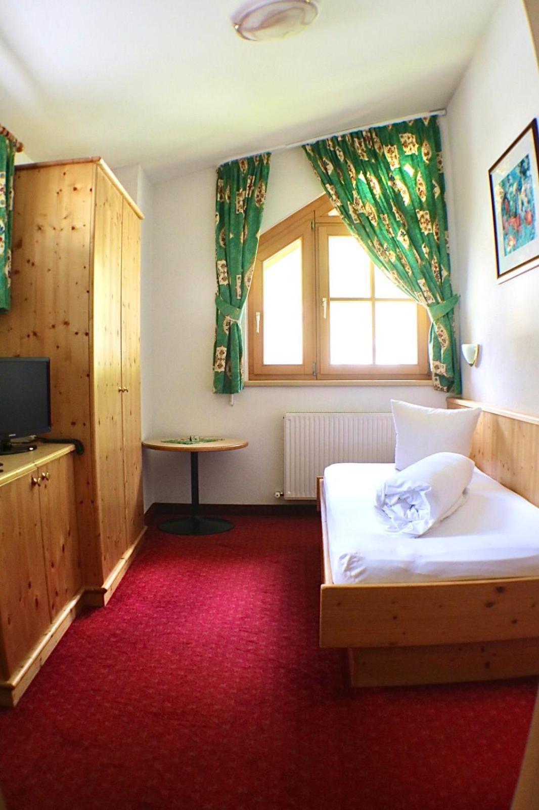 Single Room with Mountain View