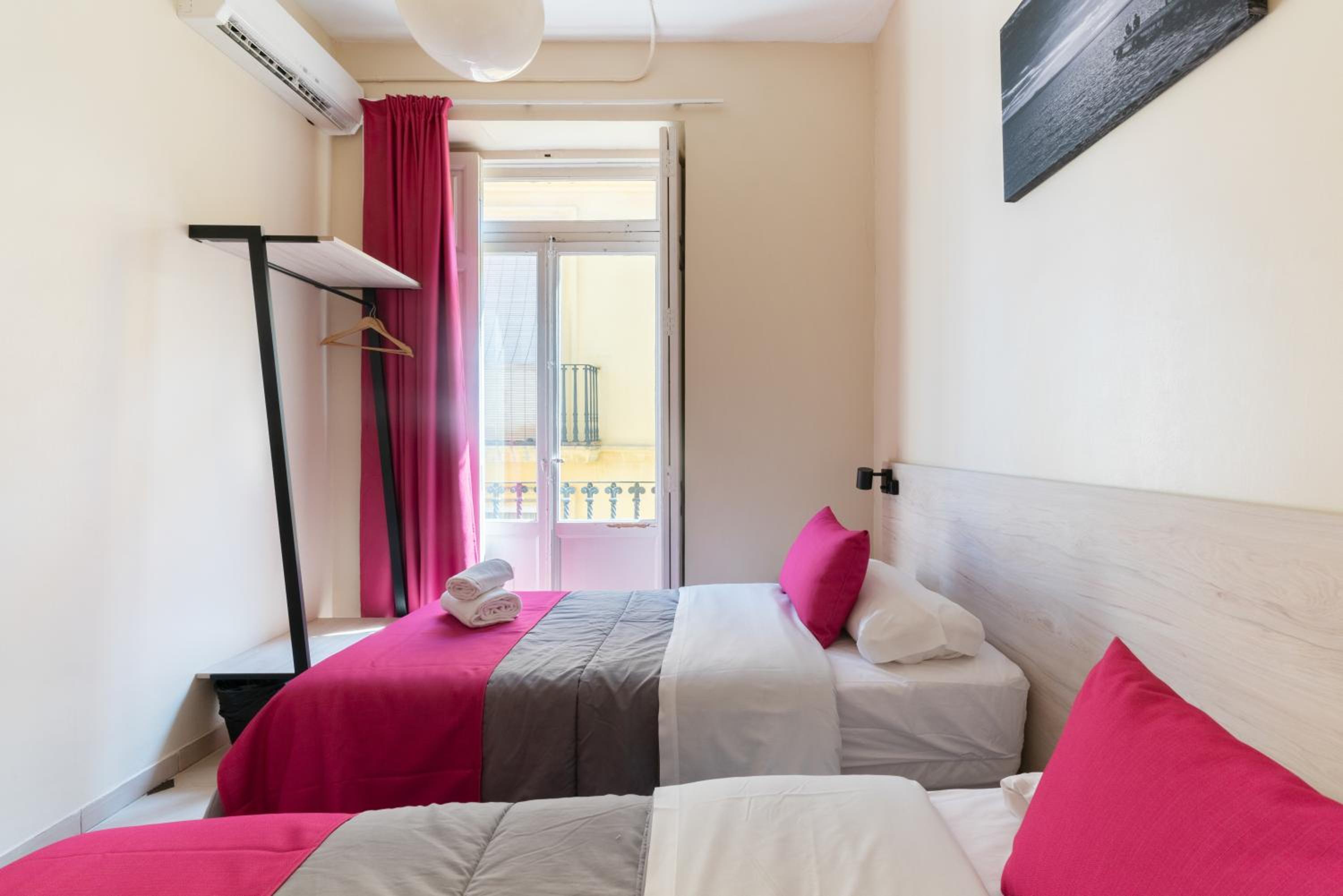 Habitación Estándar con Dos Camas y Baño Compartido