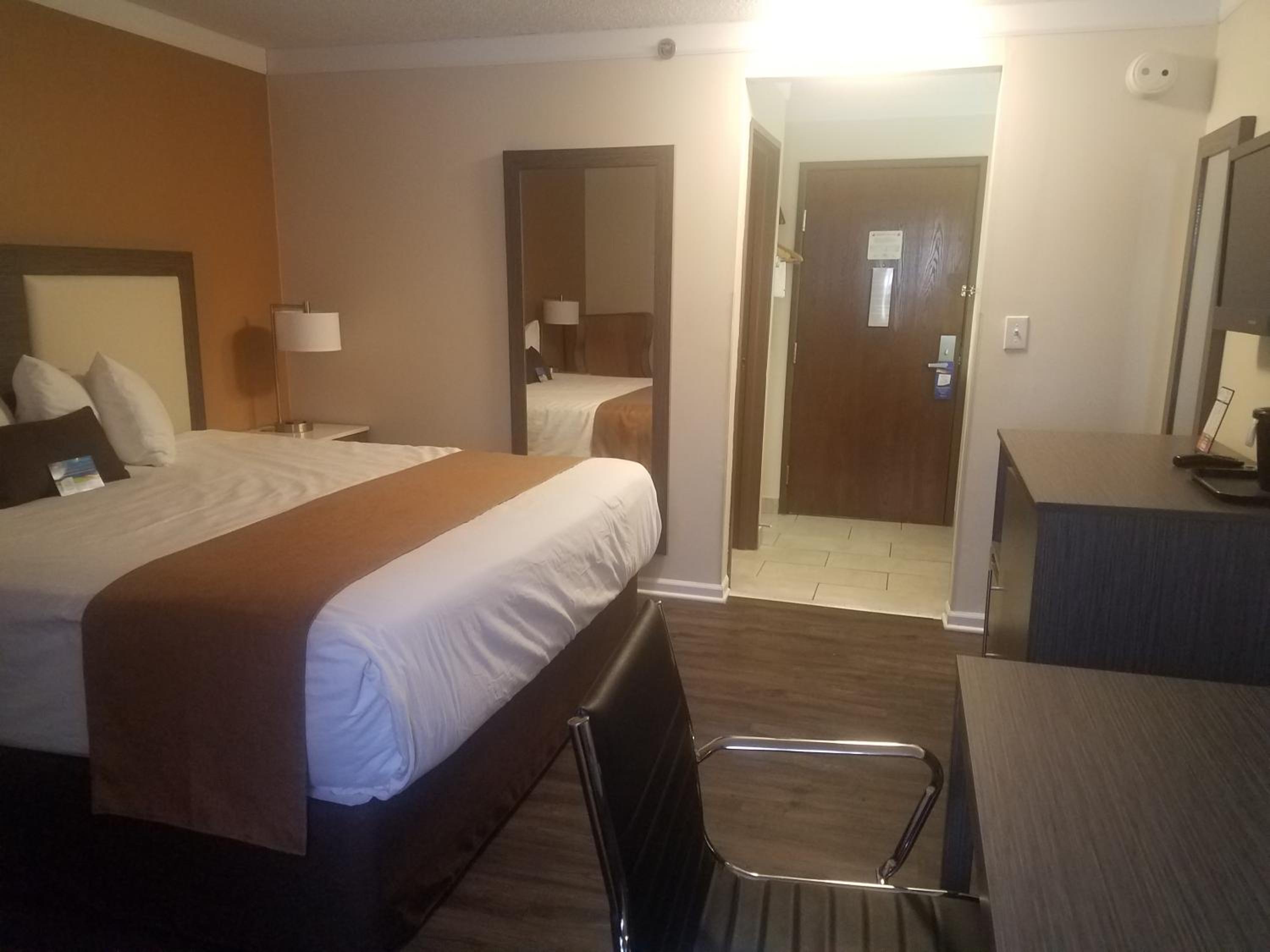 King Room - Pet Friendly/Non-Smoking - Photo 2