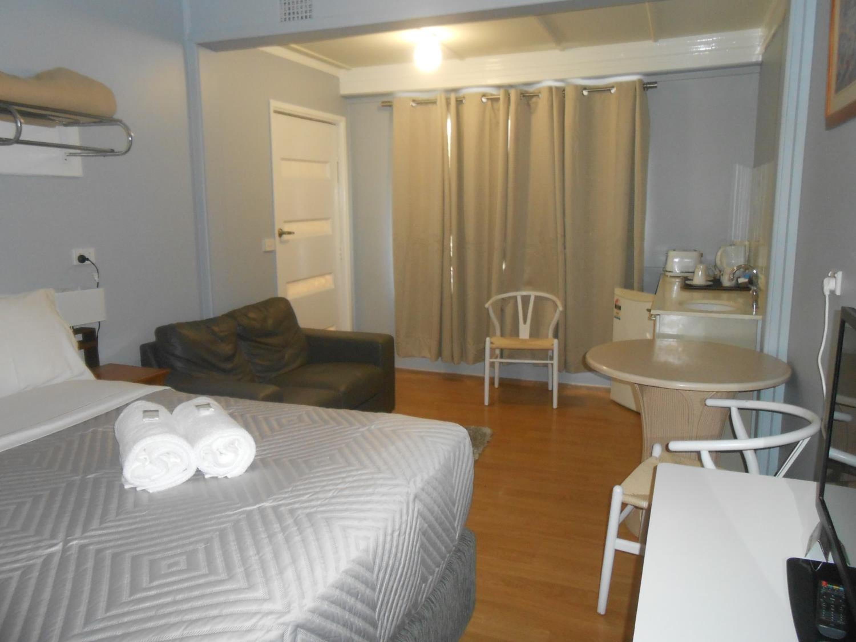Deluxe King Room - Photo 1