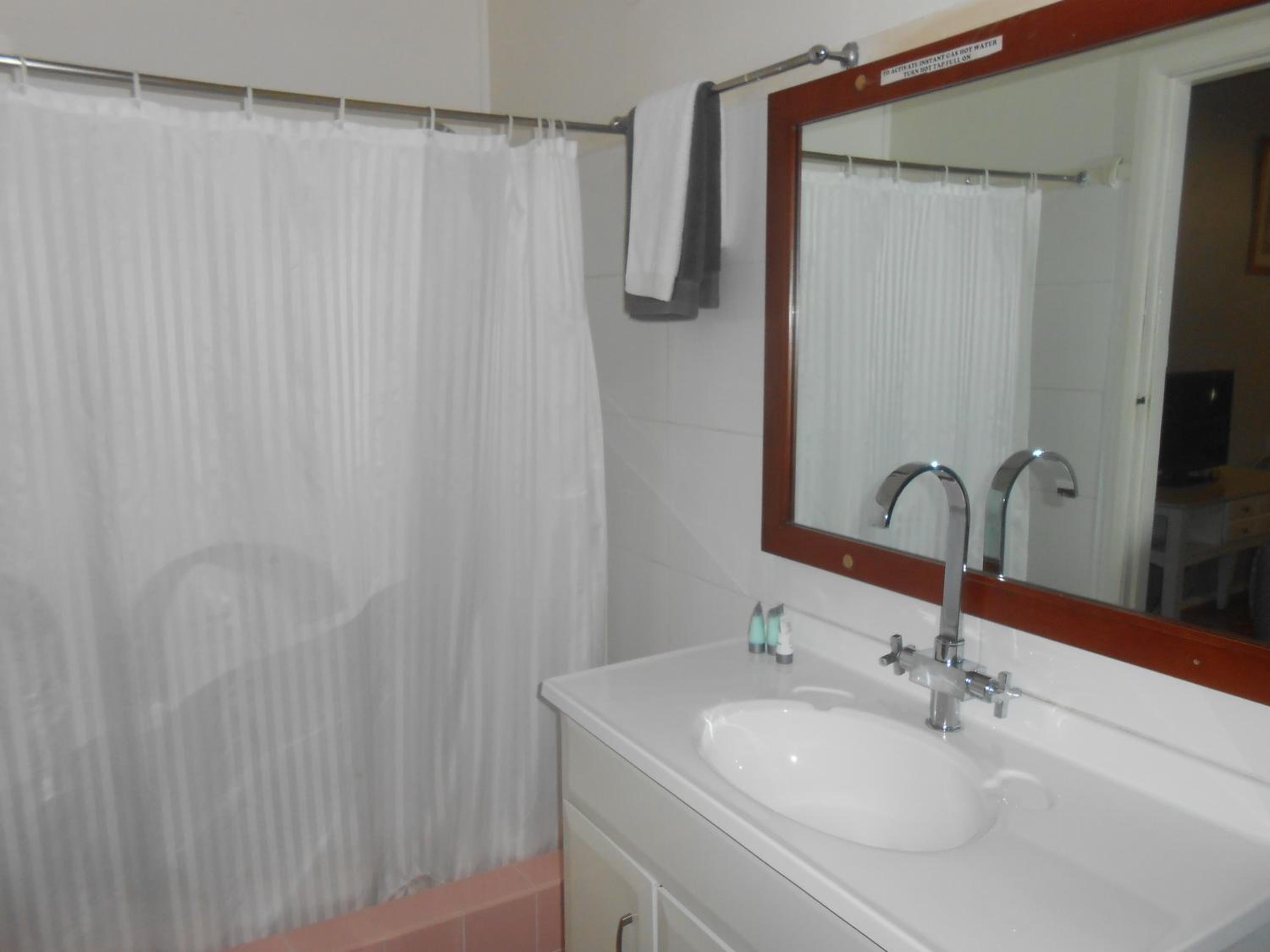 Deluxe King Room - Photo 3