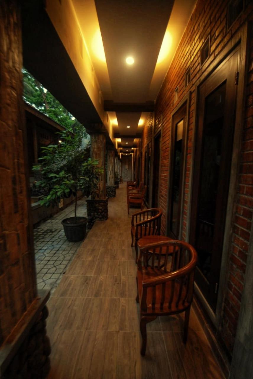 Family Room - Photo 2