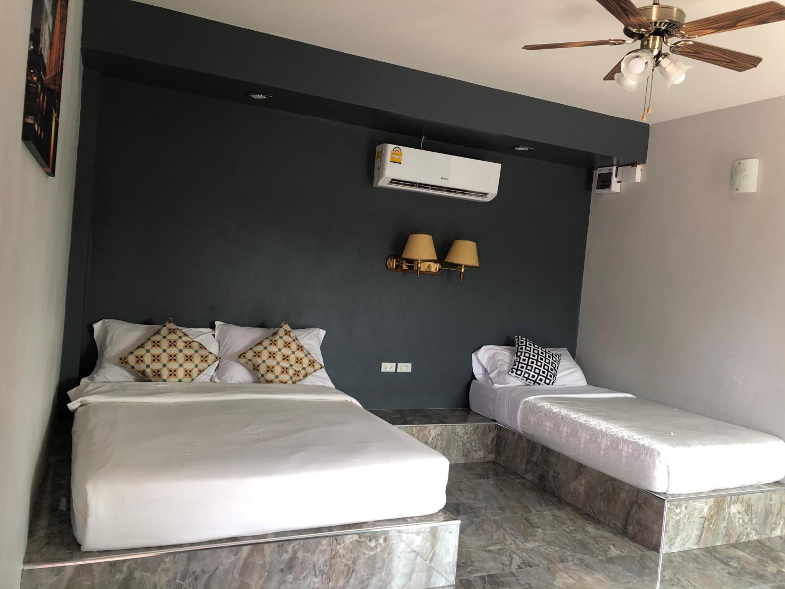 Budget Triple Room - Photo 11