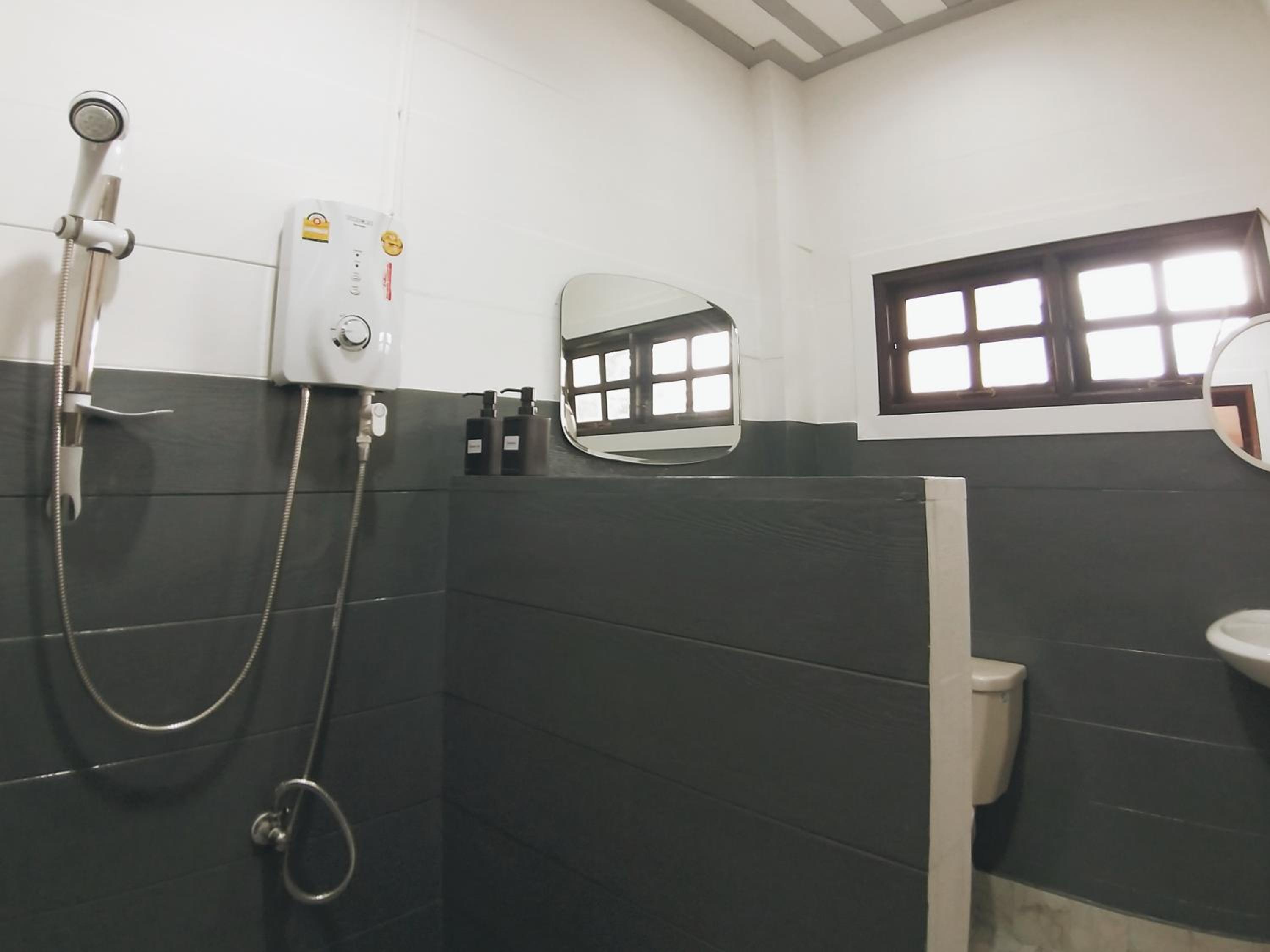 Quadruple Room - Photo 10