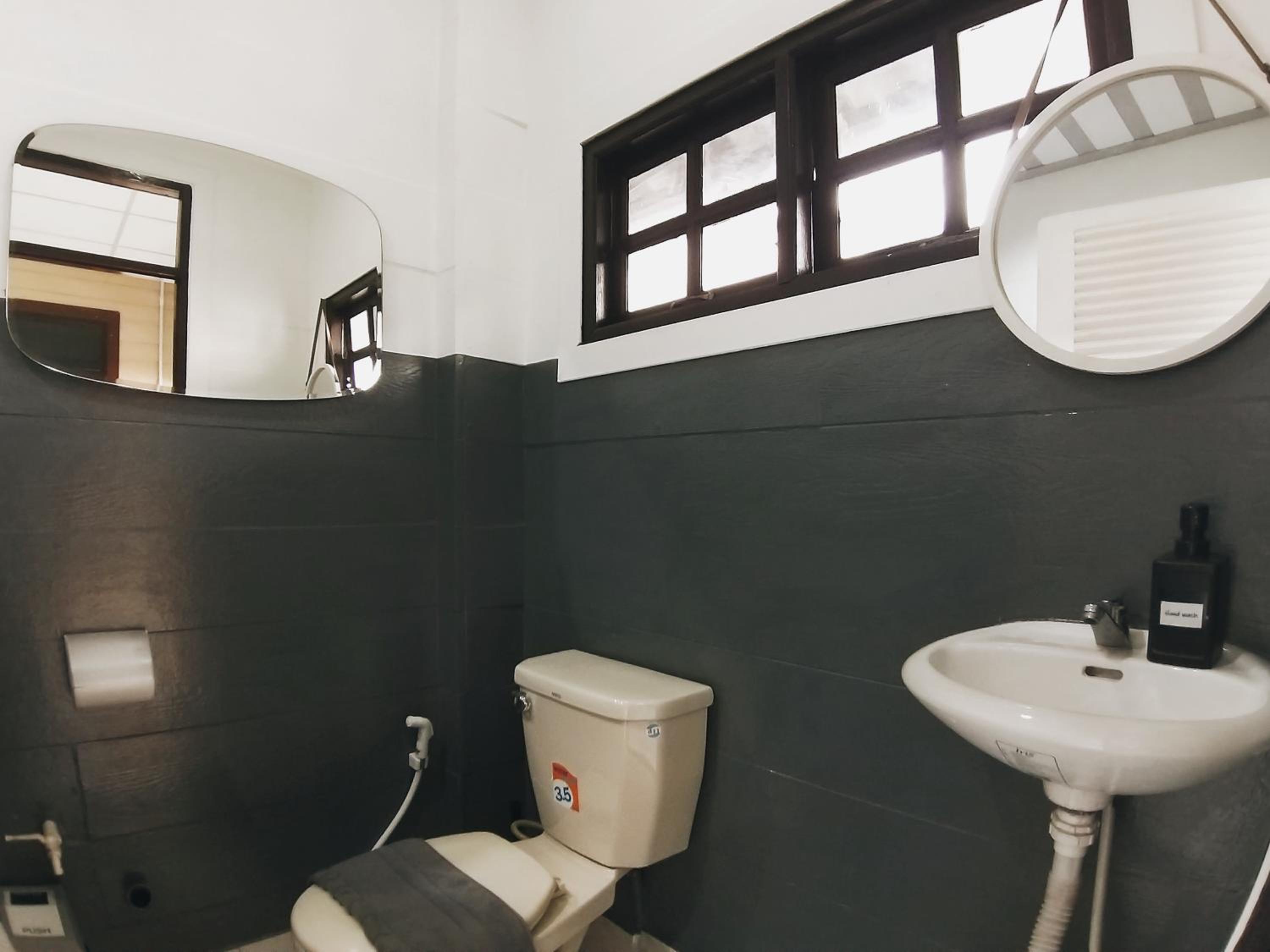 Quadruple Room - Photo 11