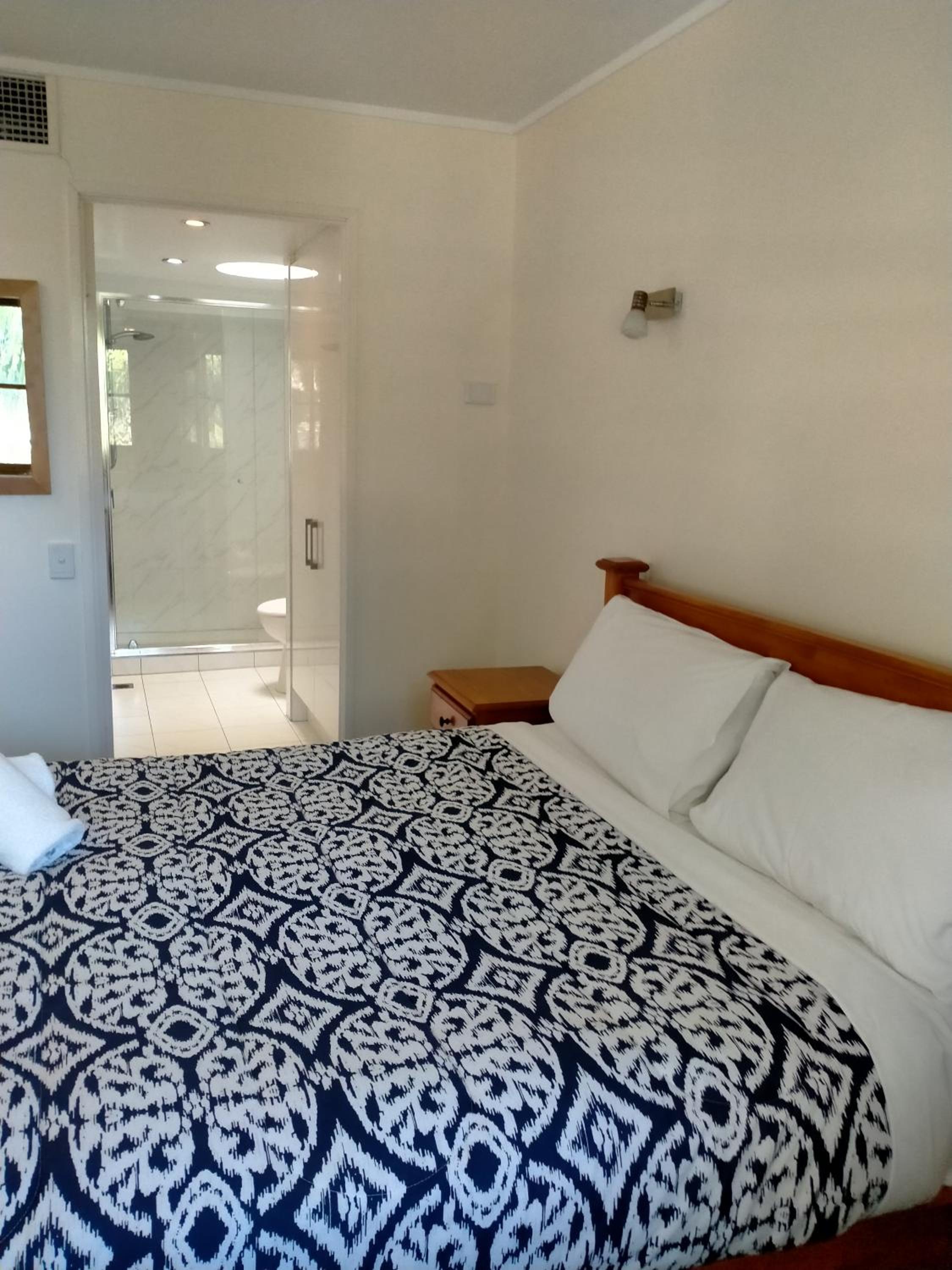 Premium Two-Bedroom Apartment - Top Floor with Sea View