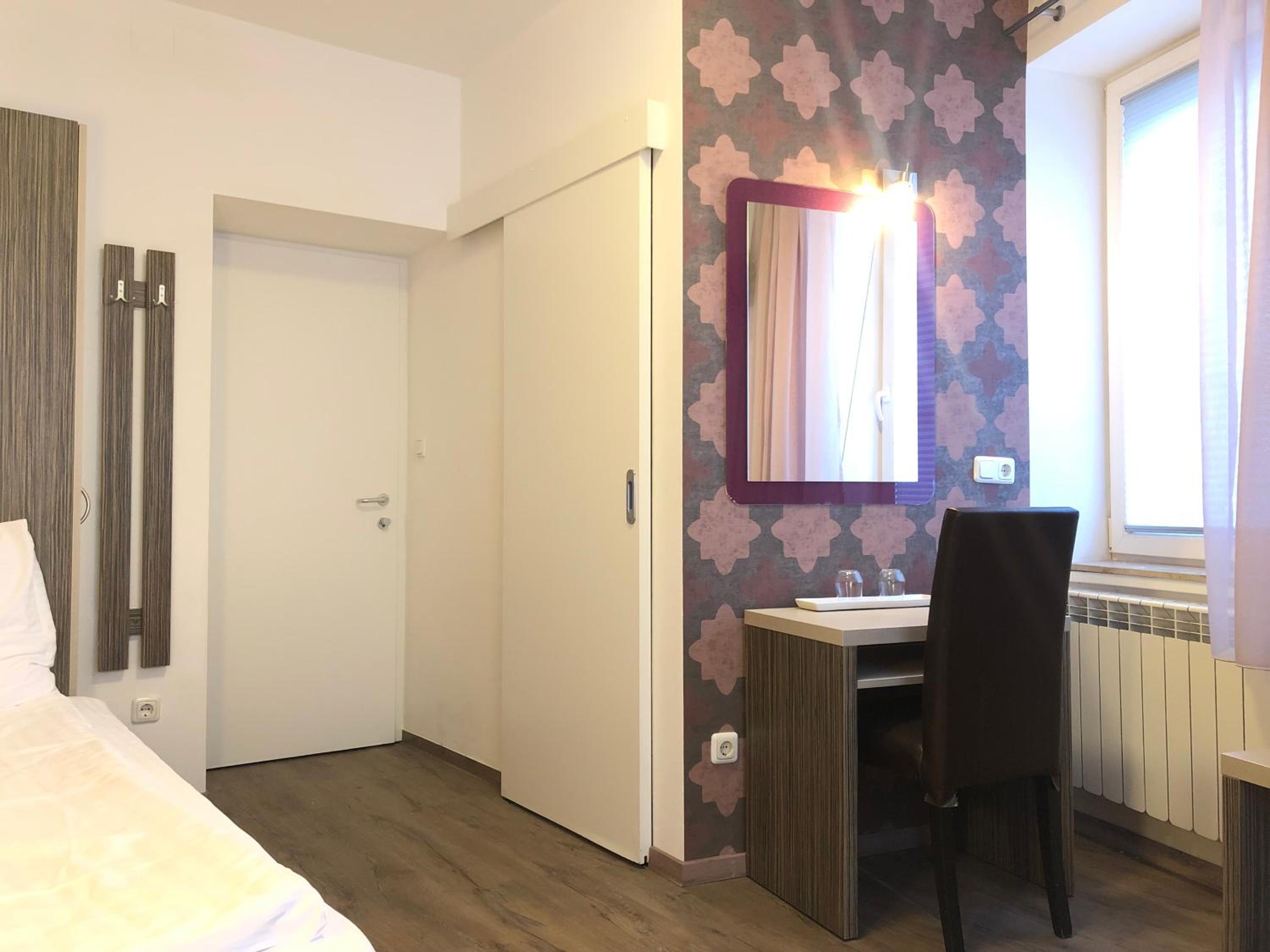 Economy Twin Room photo 1