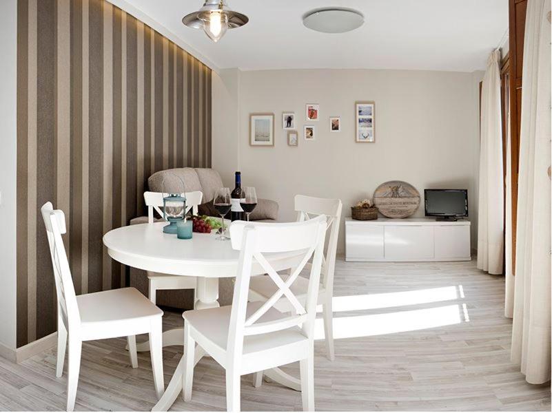 Two-Bedroom Apartment - Photo 2