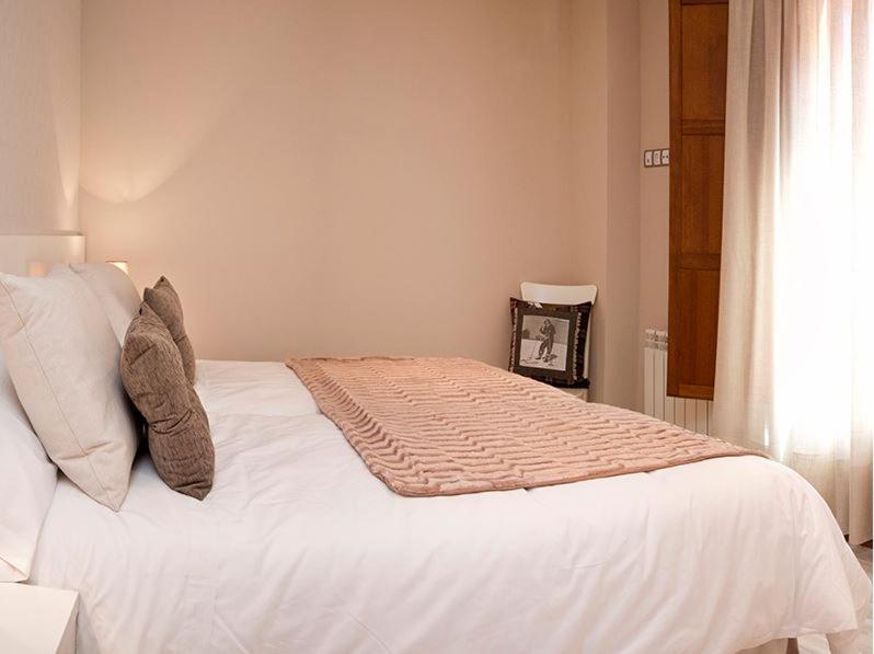 Two-Bedroom Apartment - Photo 3