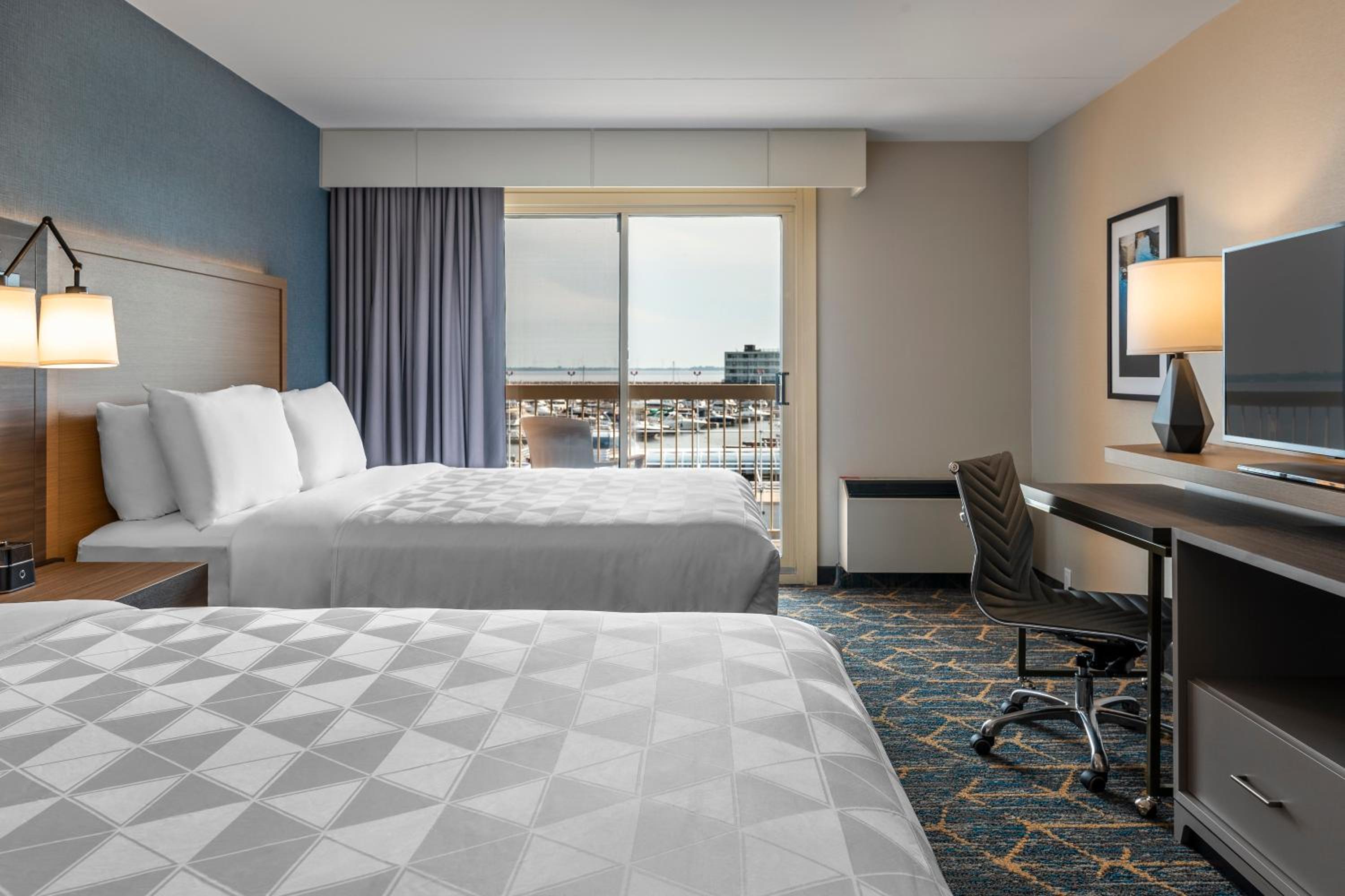 Standard Queen Room with Two Queen Beds and Balcony - Photo 3