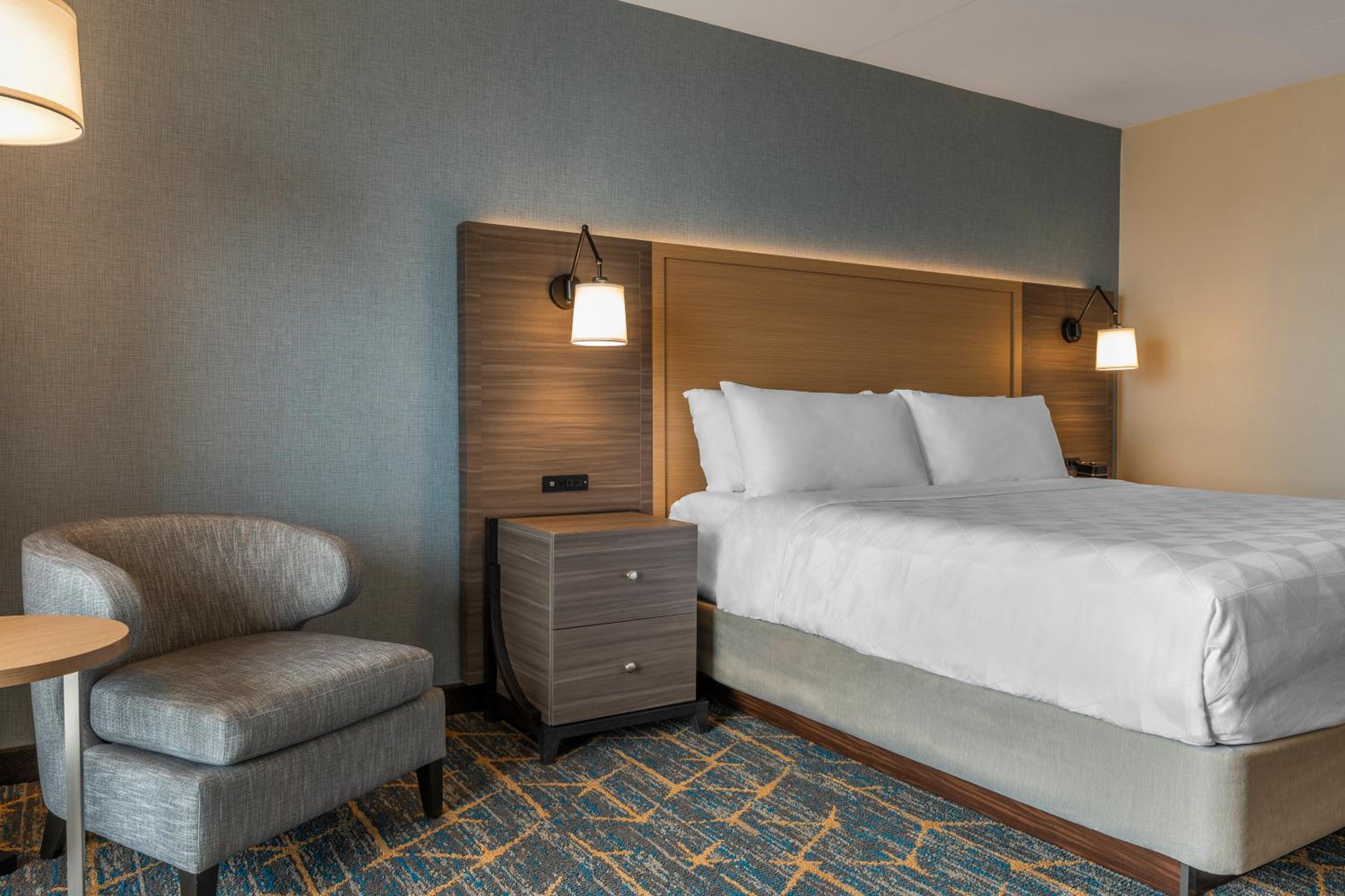 Standard King Room with Balcony and Harbor View - Photo 1