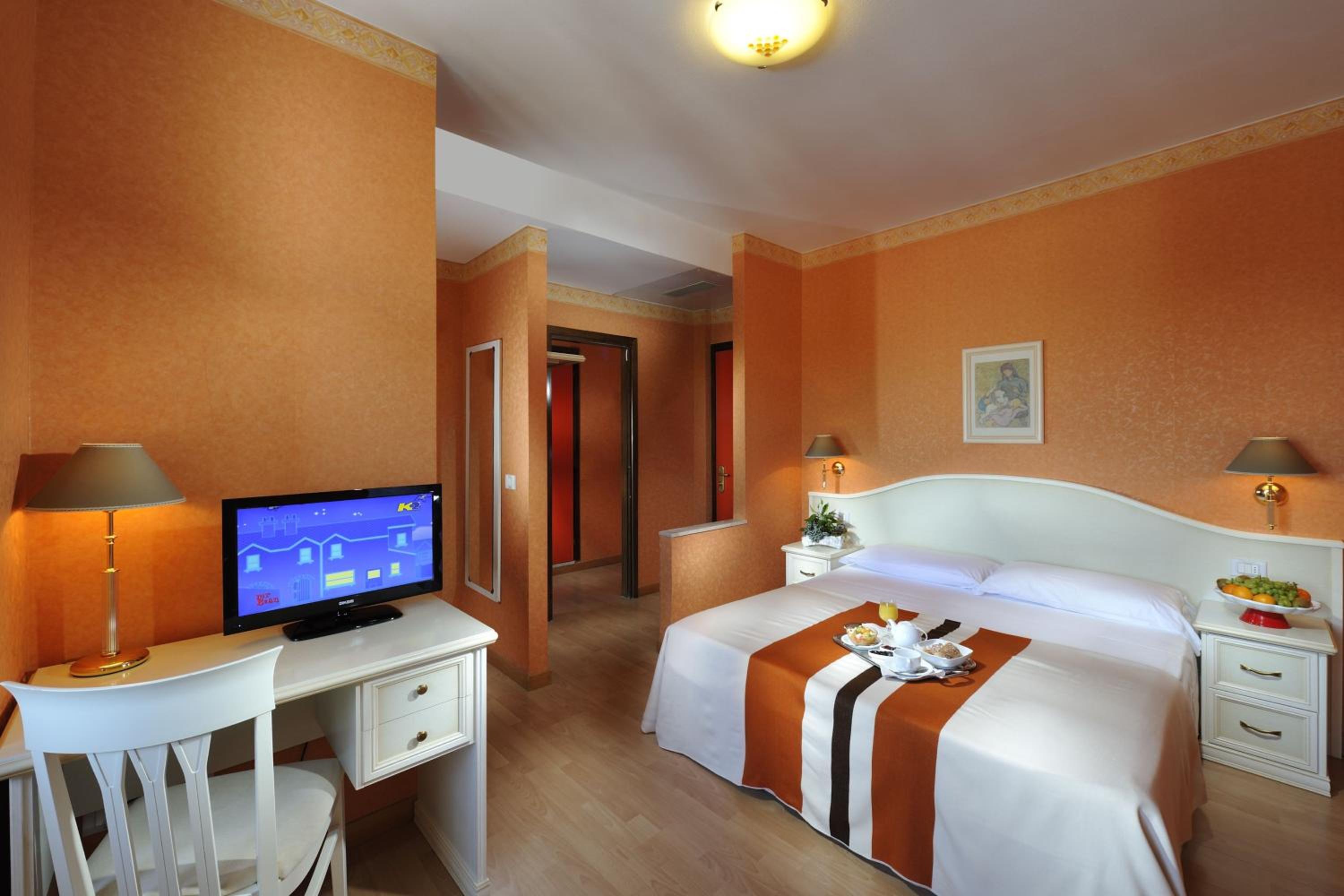 Standard Double or Twin Room - Photo 1
