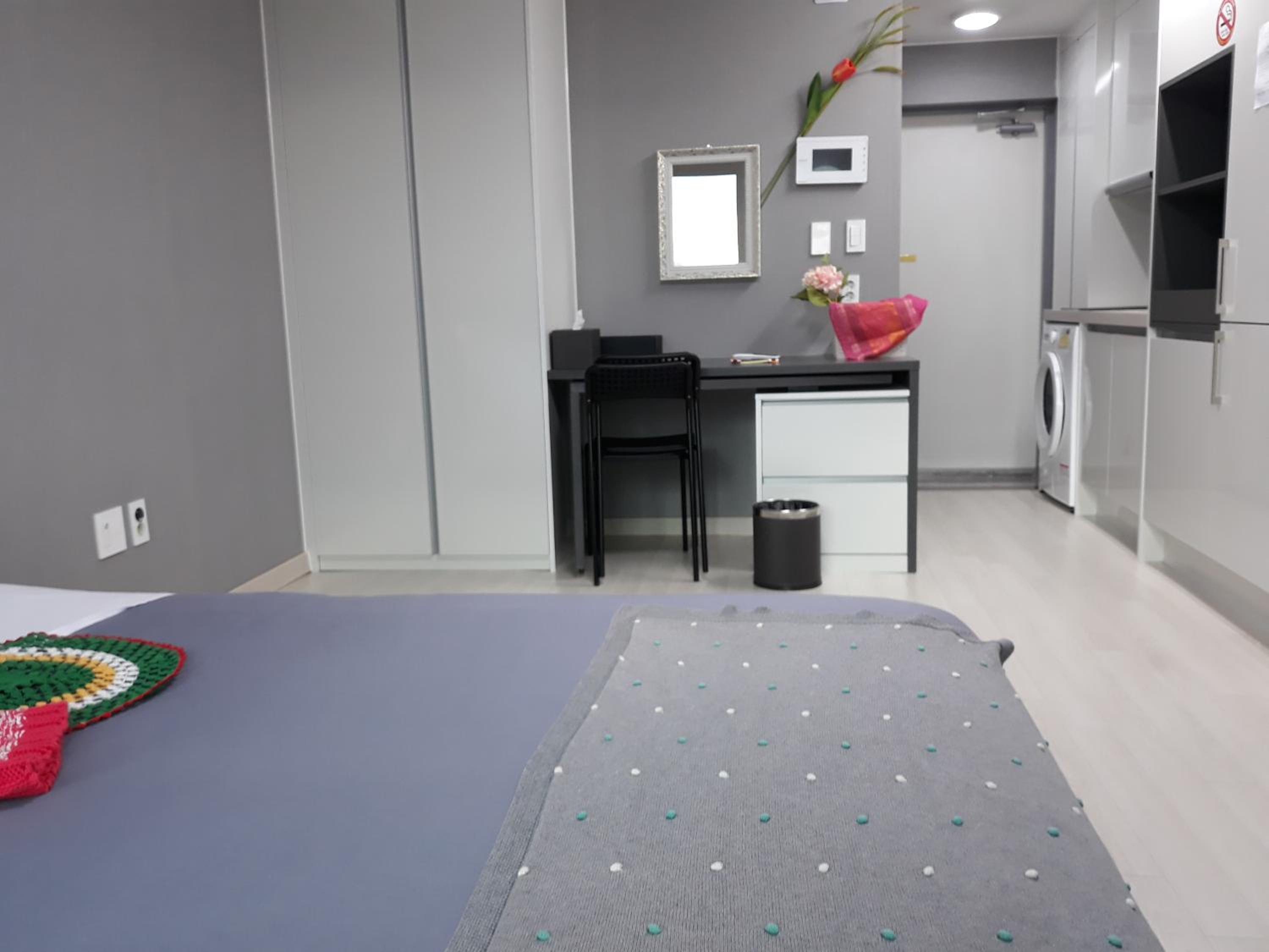 Queen Room with Sea View - Photo 7