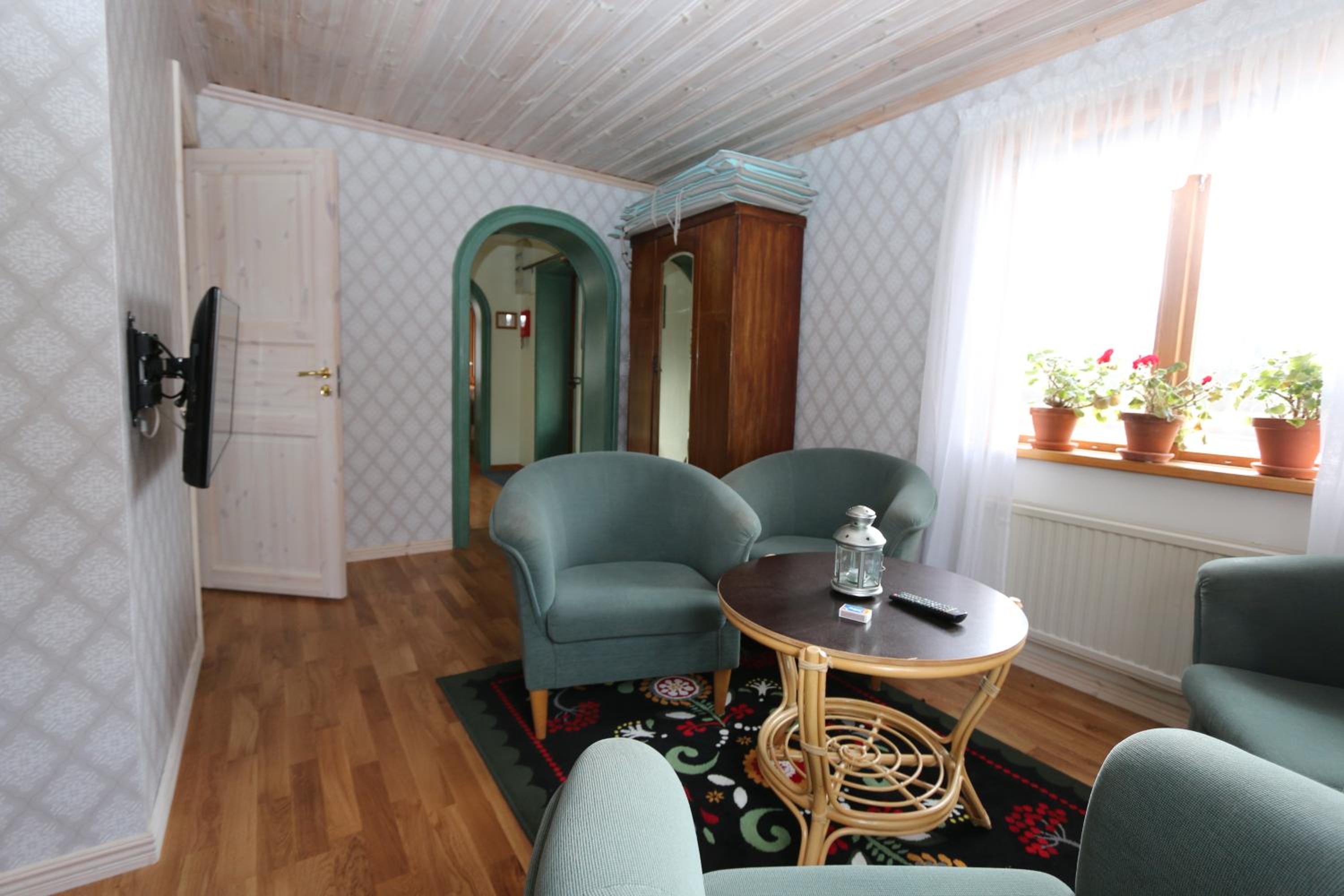 Two-Bedroom House - Photo 1