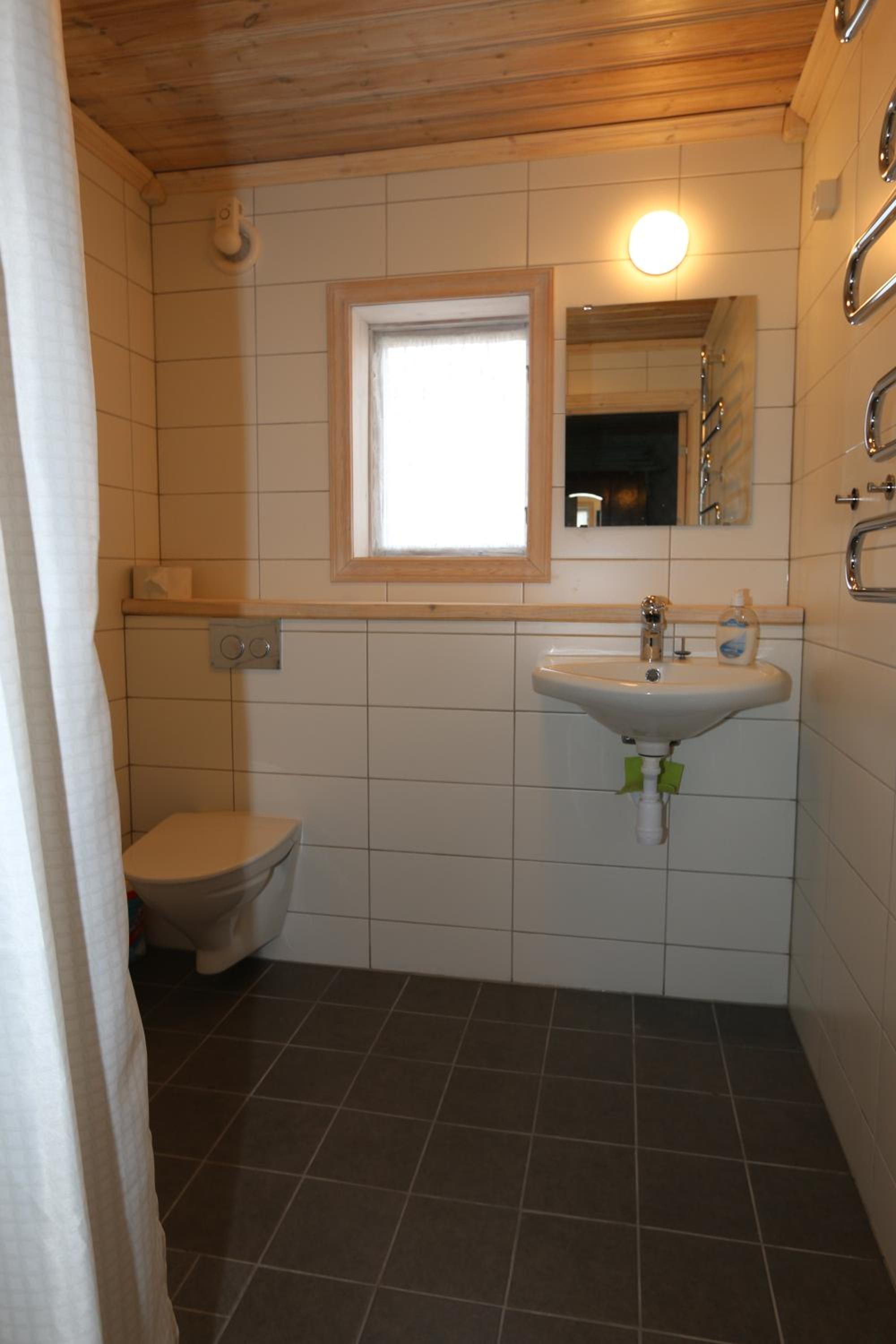 Two-Bedroom House - Photo 4