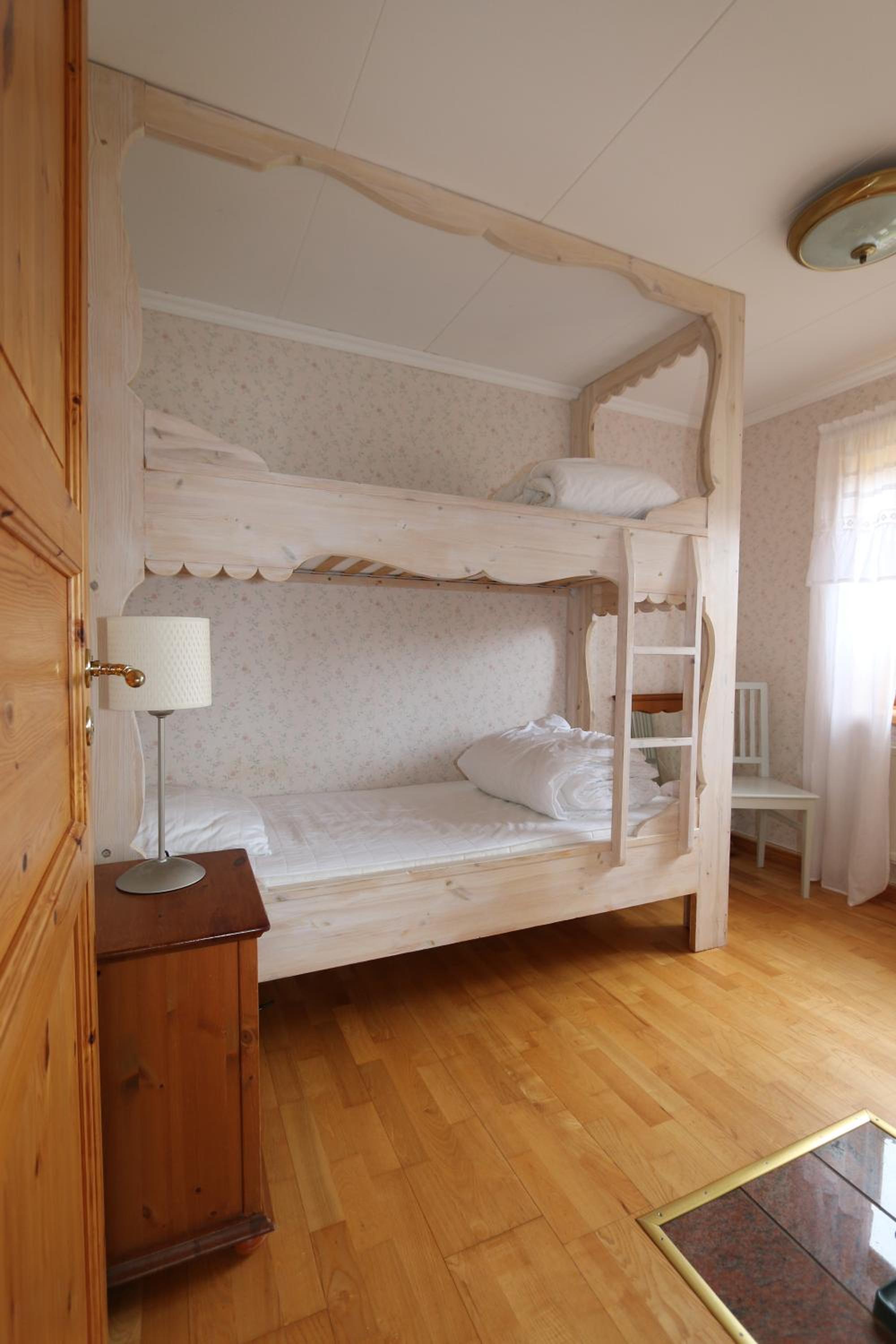 Two-Bedroom House - Photo 9