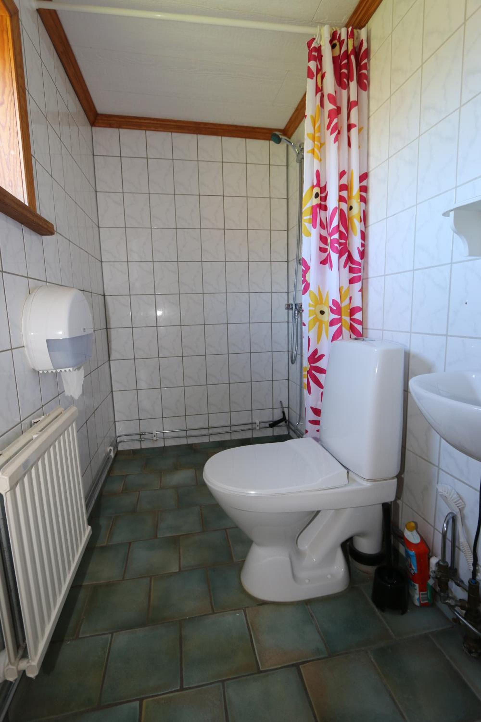 One-Bedroom House - Photo 2