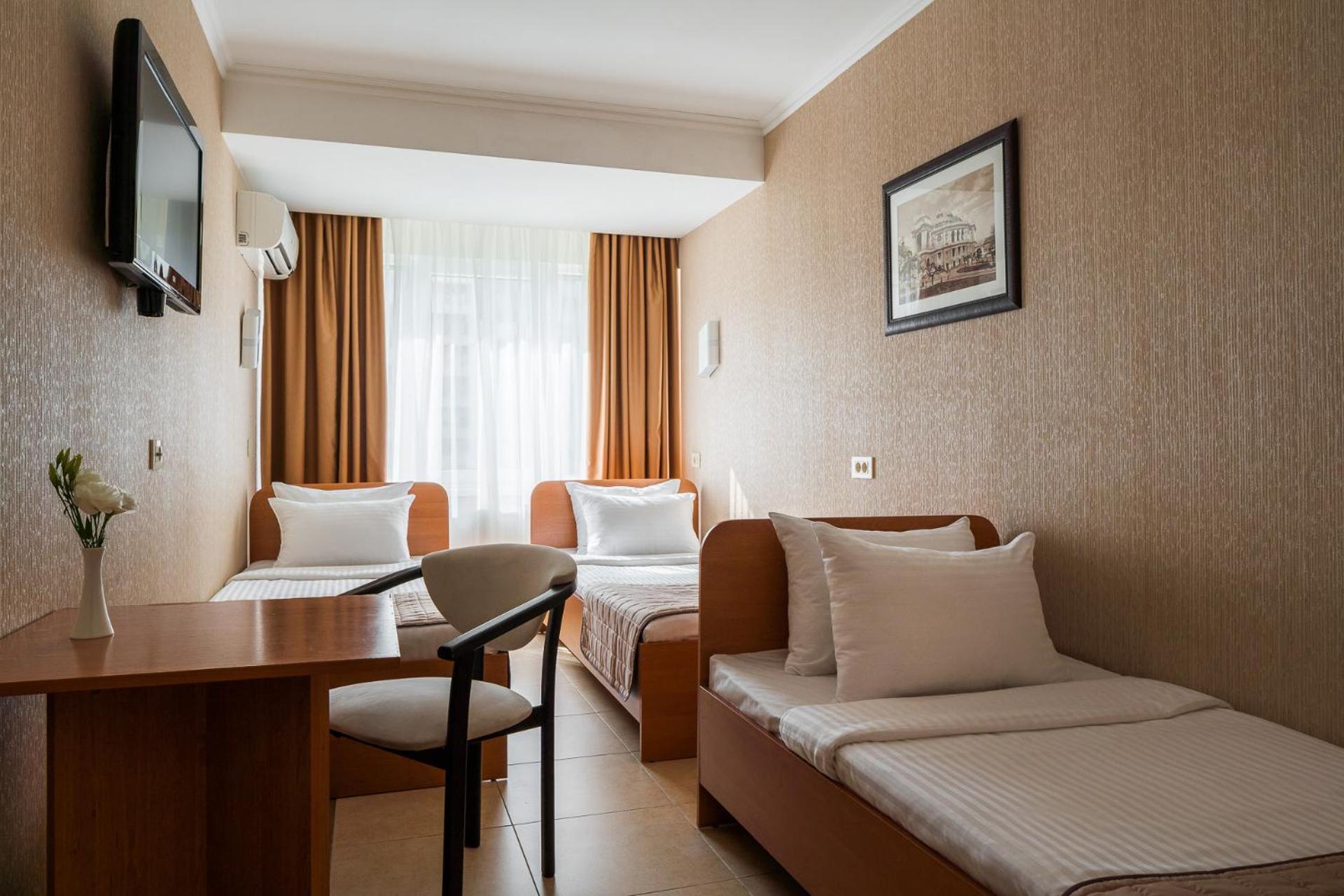 Economy Twin Room photo 2