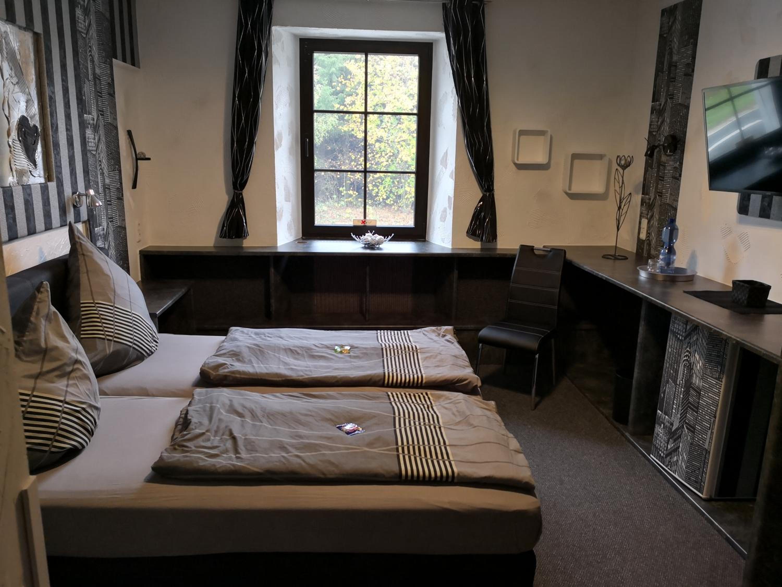 Queen Room - Photo 1