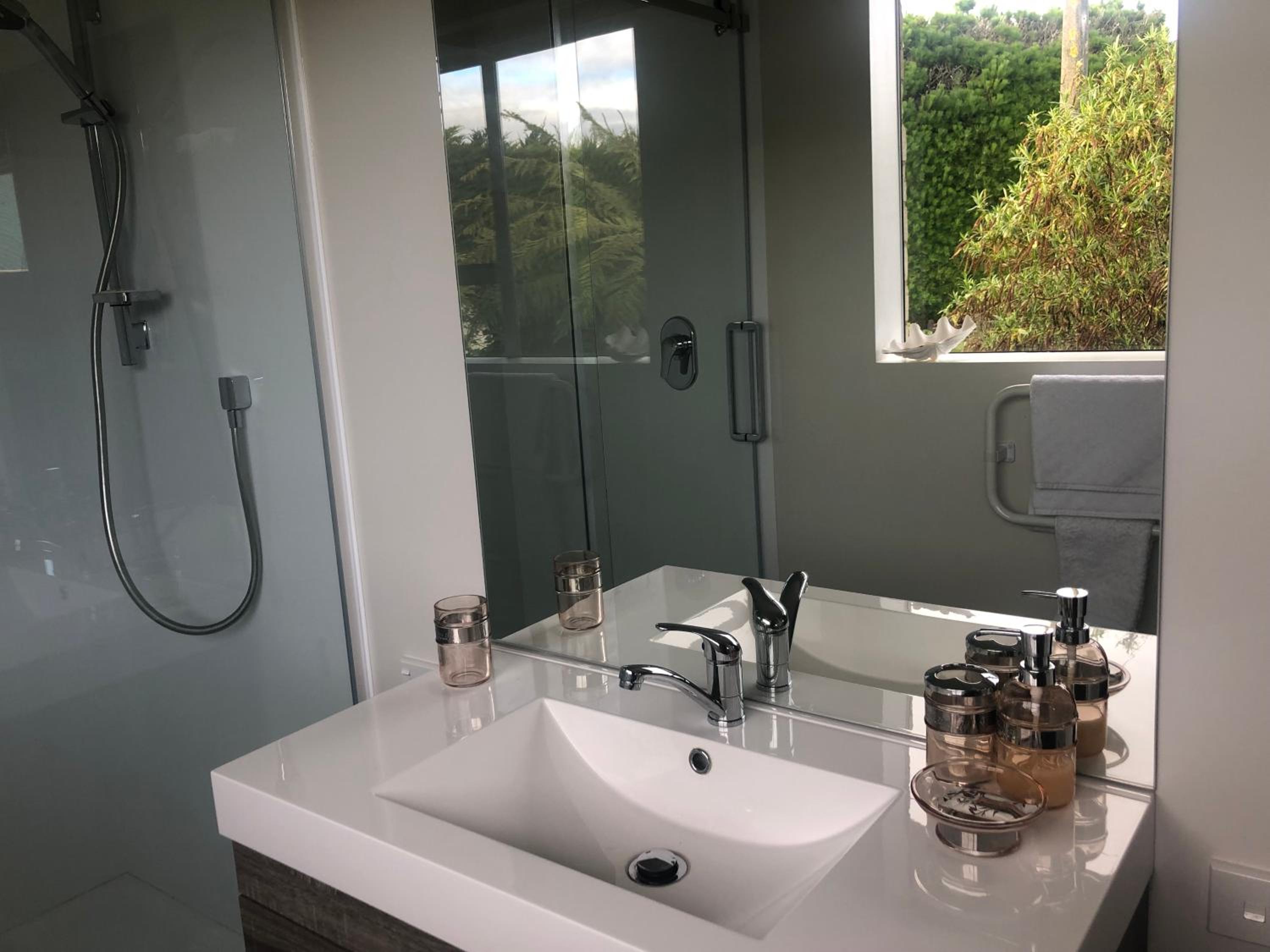 Double Room with Private Bathroom - Photo 2