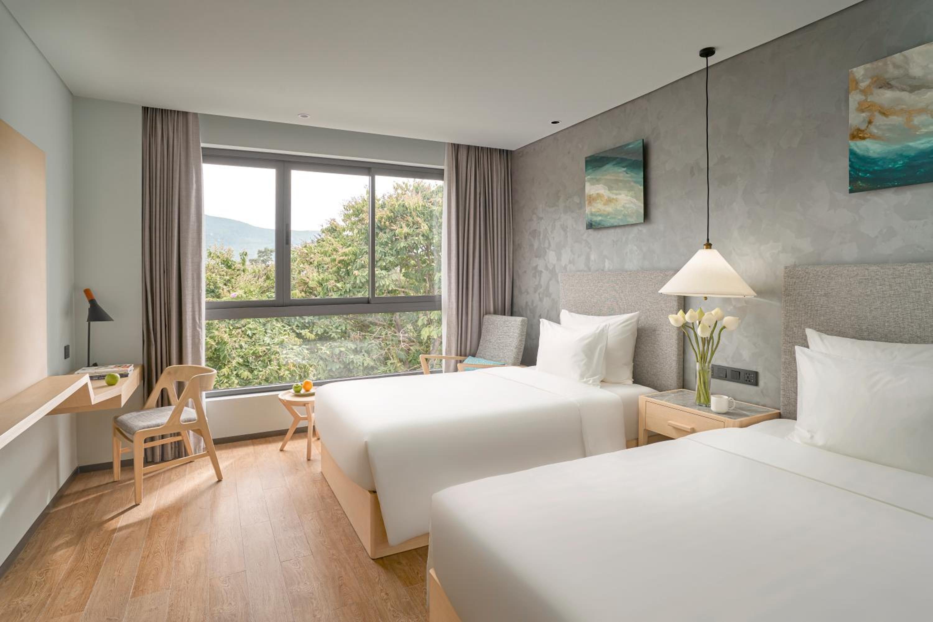 Deluxe Twin Room with City View (Include Welcome drink & Airport shuttle bus) - Photo 1