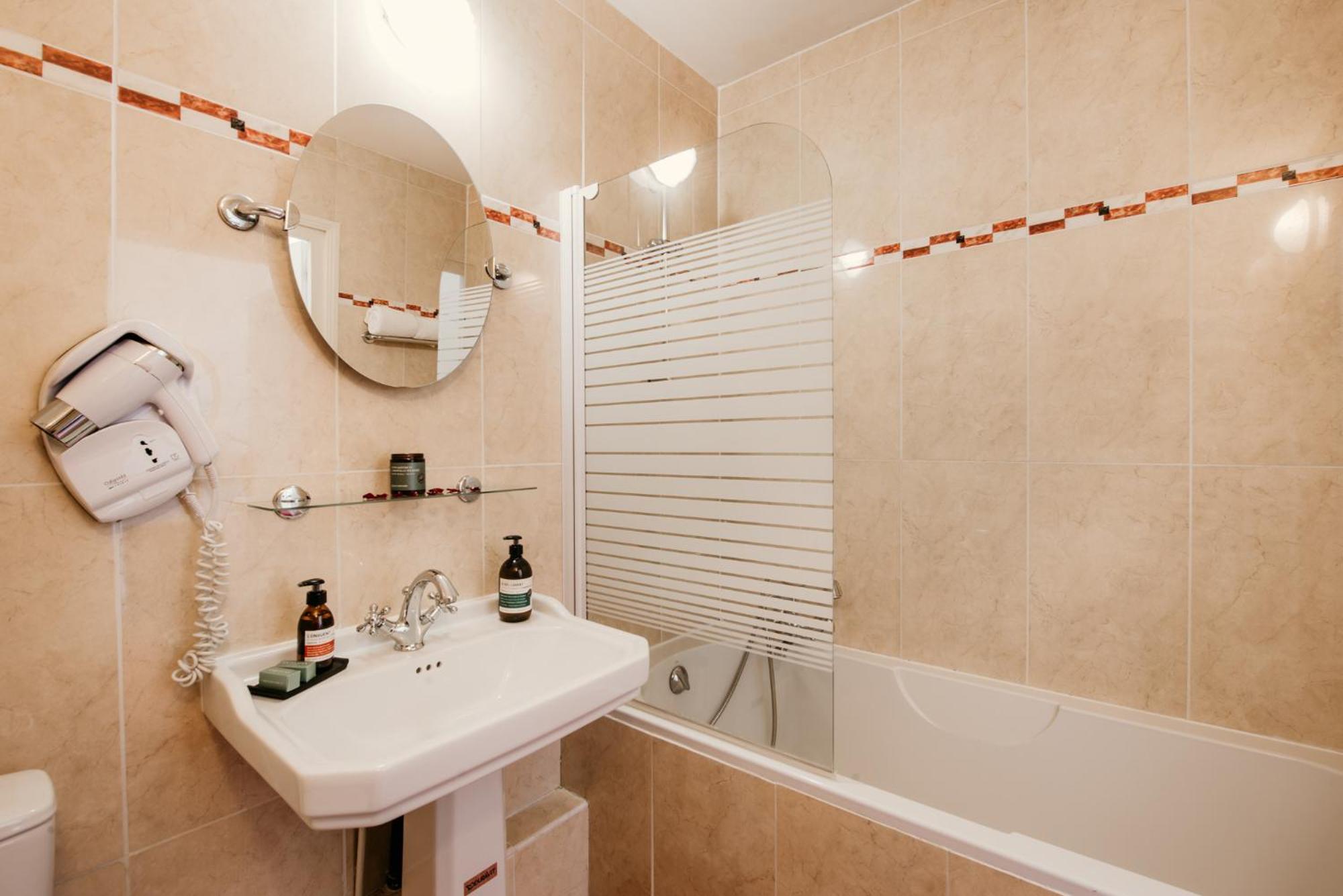 Double Room - Photo 4
