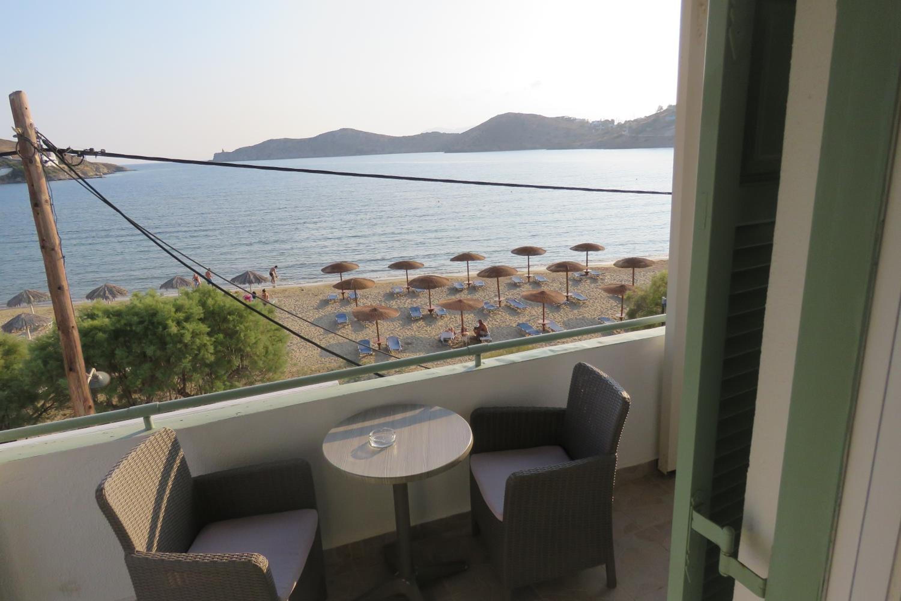 Double or Twin Room with Side Sea View - Photo 7