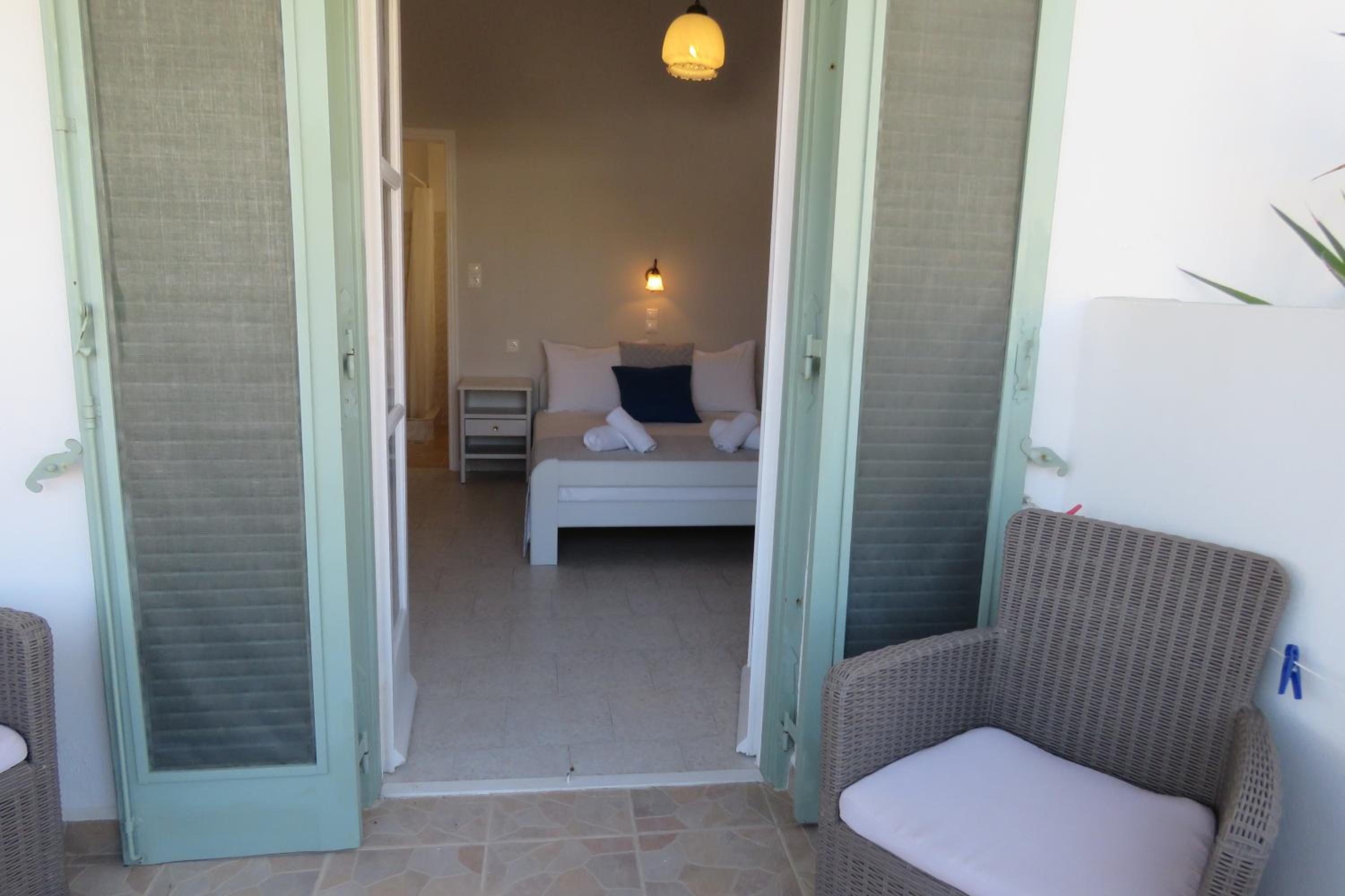 Double or Twin Room with Side Sea View - Photo 5