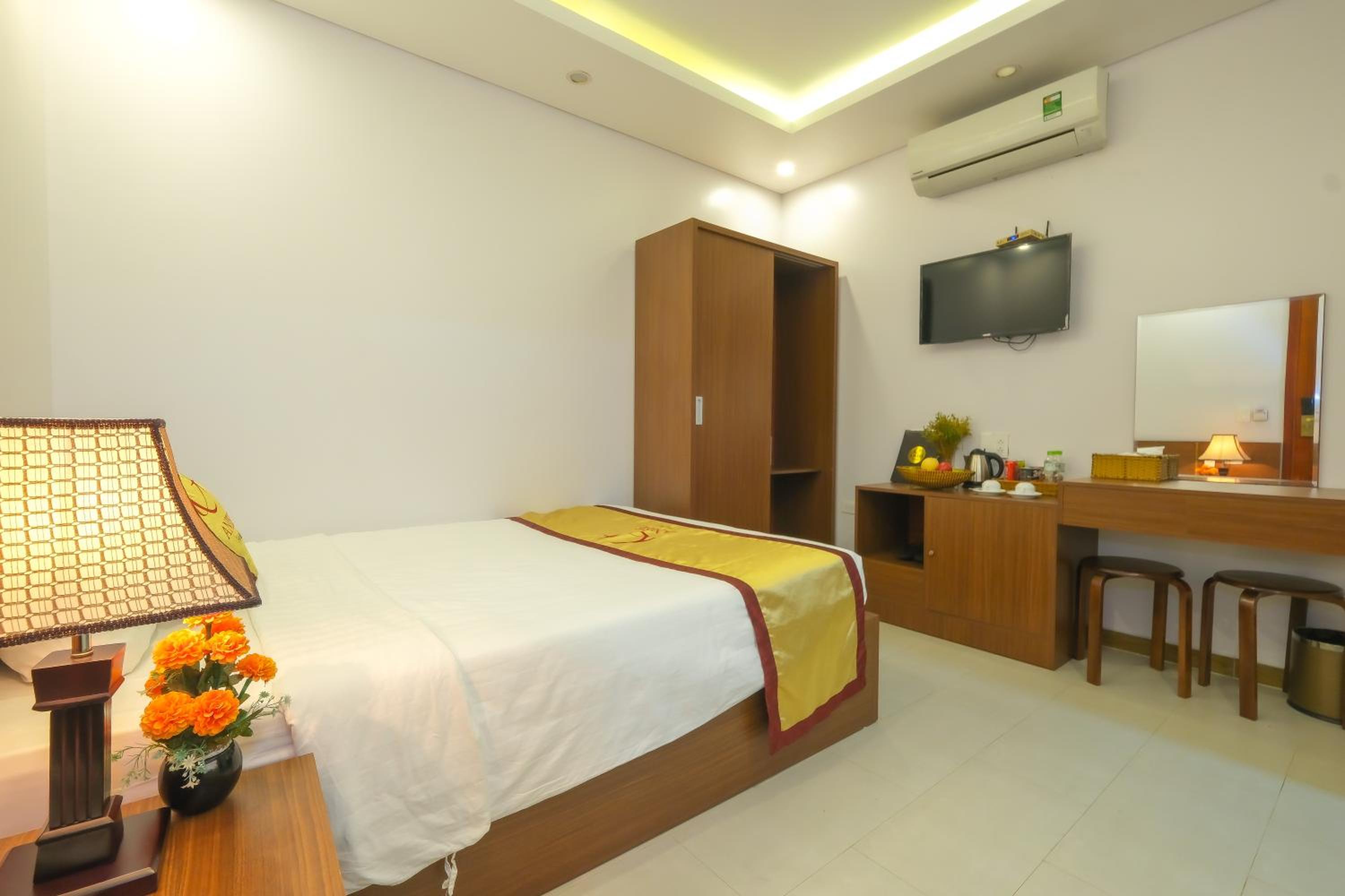 Standard Queen Room