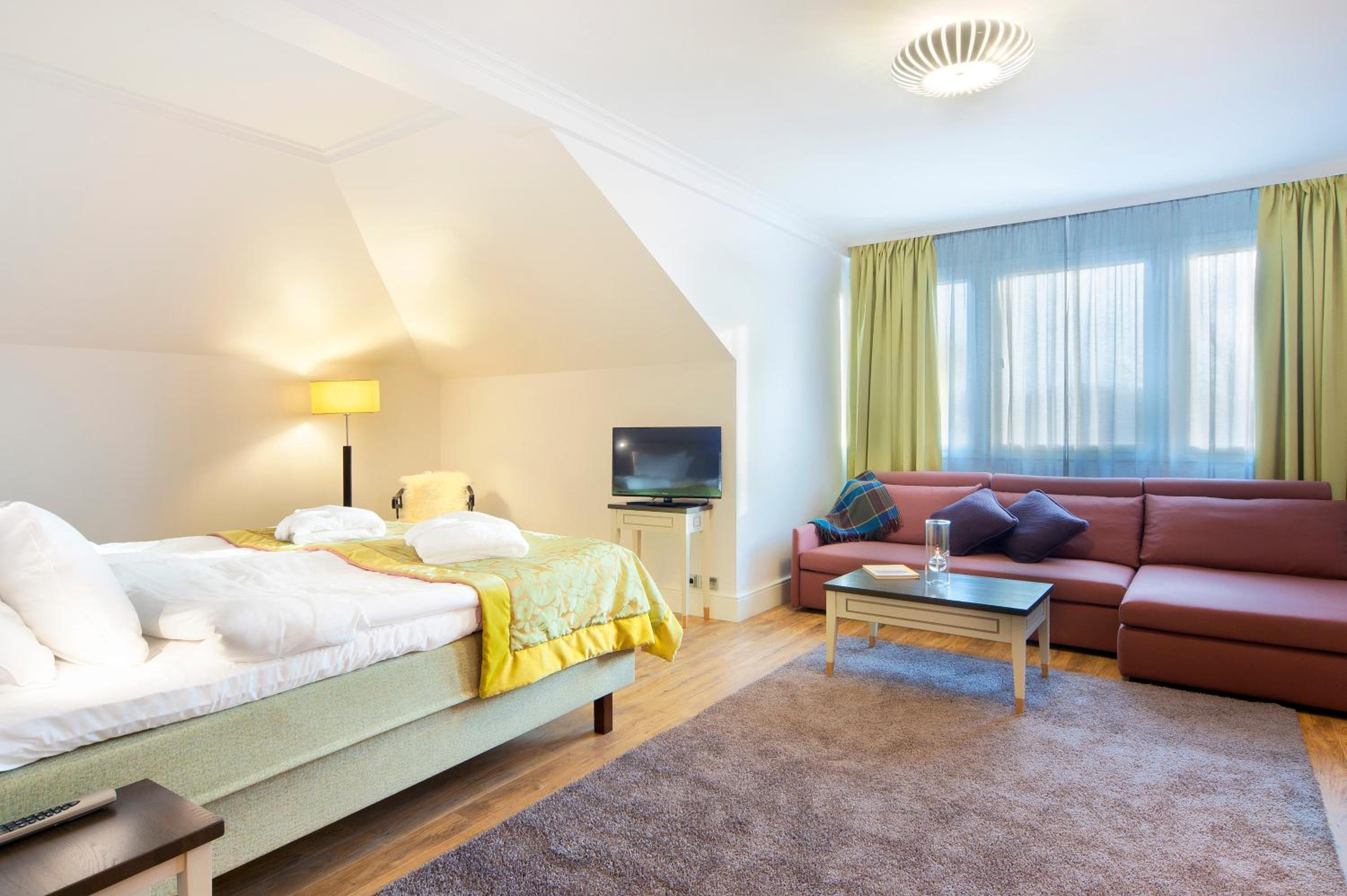 Superior Family Room (2 Adults + 2 Children)
