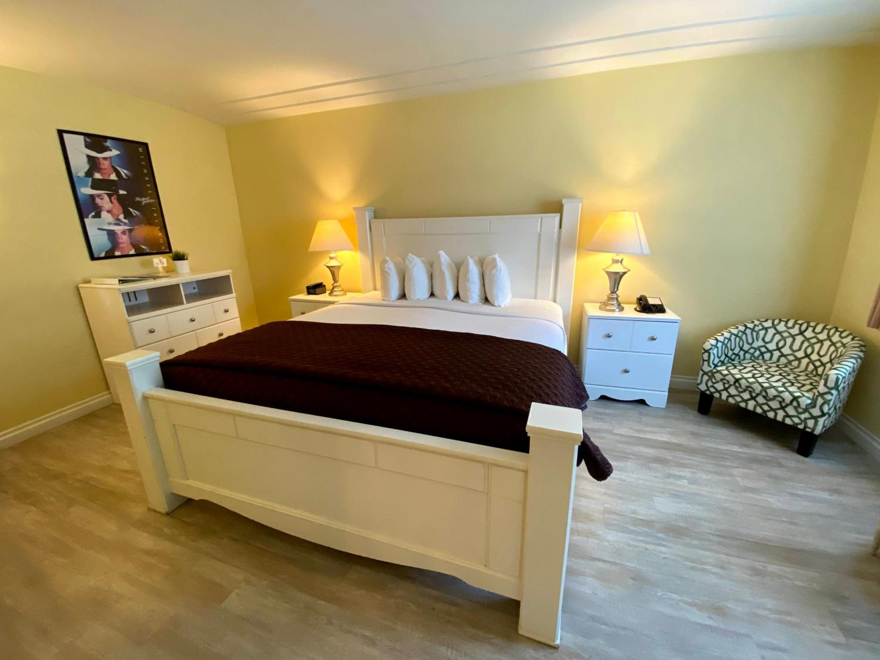 Executive King Room thumbnail 5