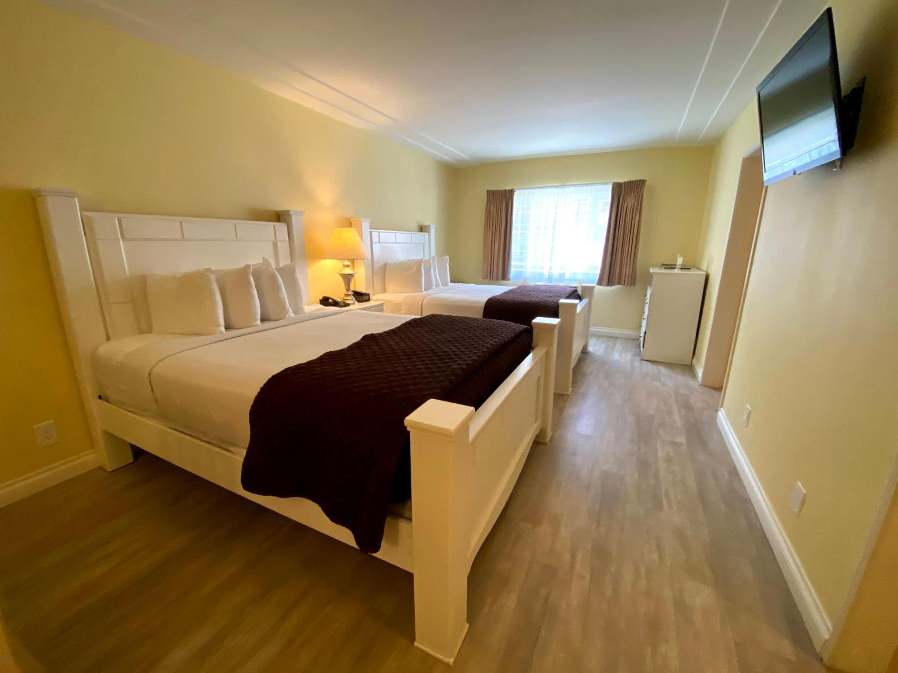 Executive Two Queen with Kitchen