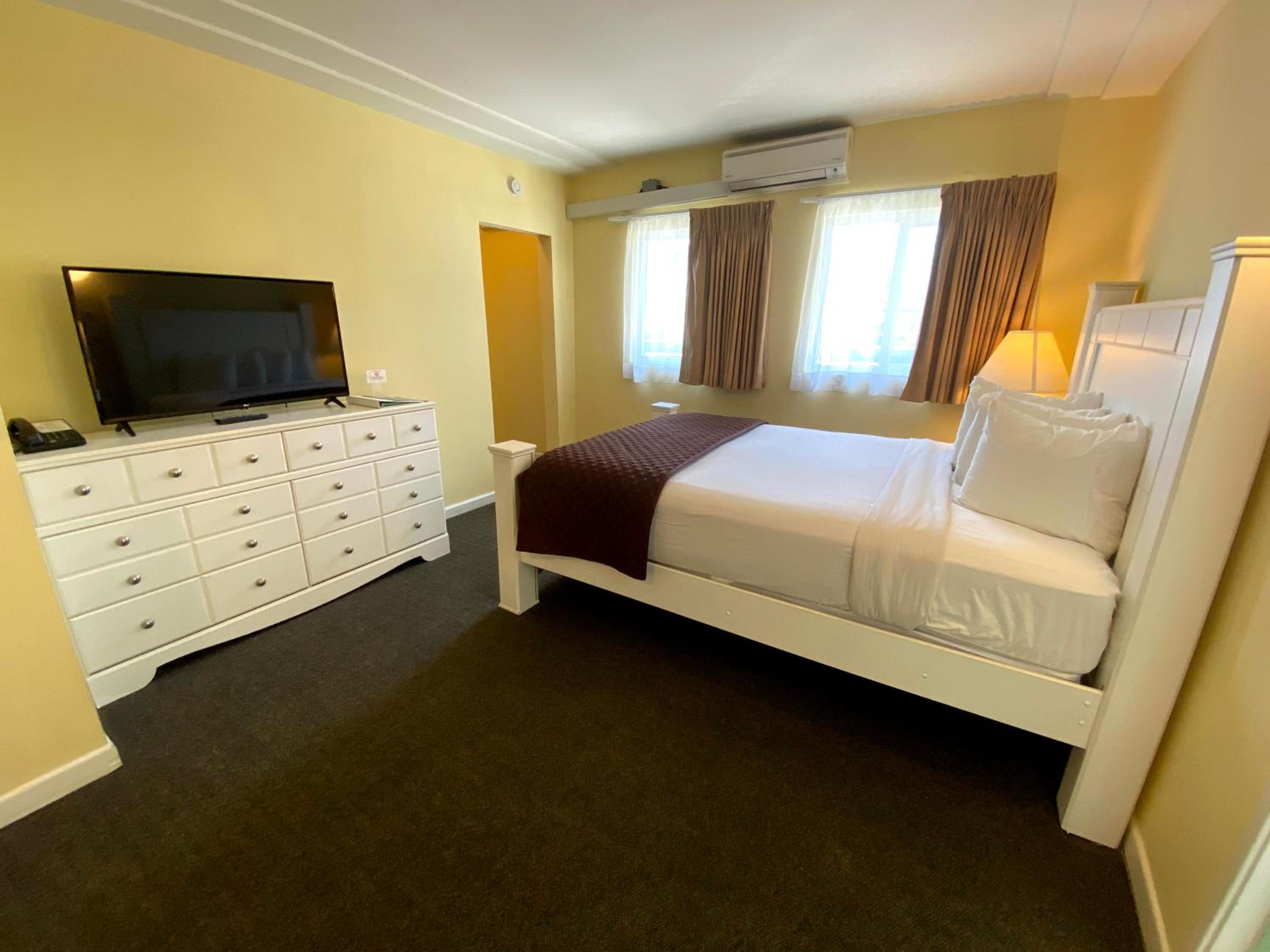 Deluxe King & Queen Suite