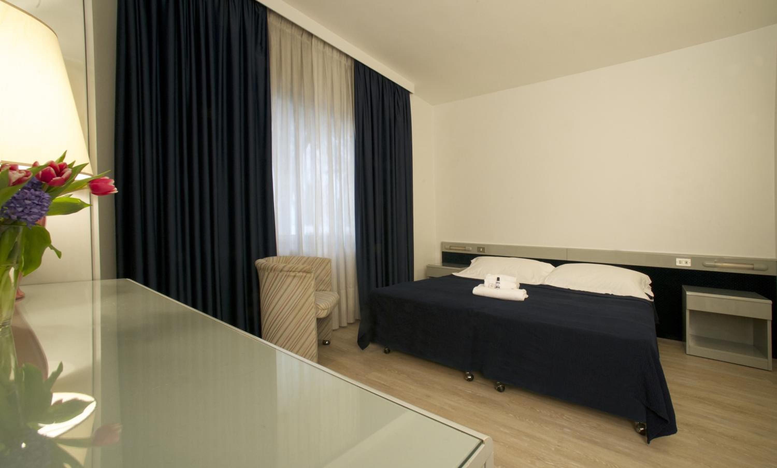 Double or Twin Room - Photo 3